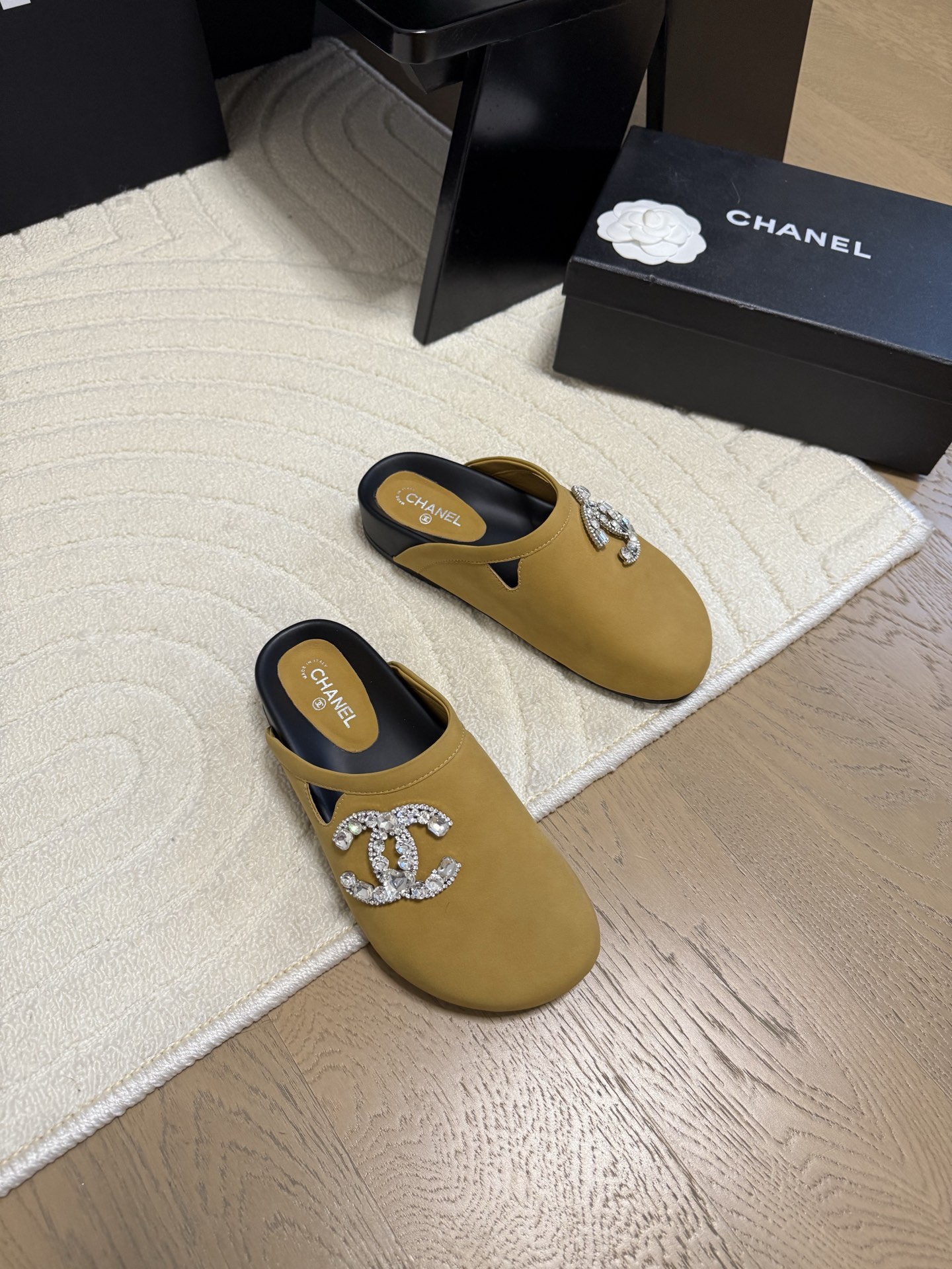NO:230915,Chanel 25C new semi-torched king-fighting model!  Top version ~ right version, upper cowhide, inner sheepskin, original 11 outsole, size 35-41, customized non-return, semi-torque, chanel, cowhide, sheepskin19860909Chanel 25C新款半拖 王炸款！顶级版本~对版货 鞋面牛皮 内里羊皮 原版11大底 码数35-41 定制不退换,半拖,chanel,cowhide,sheepskin,Women's Shoes