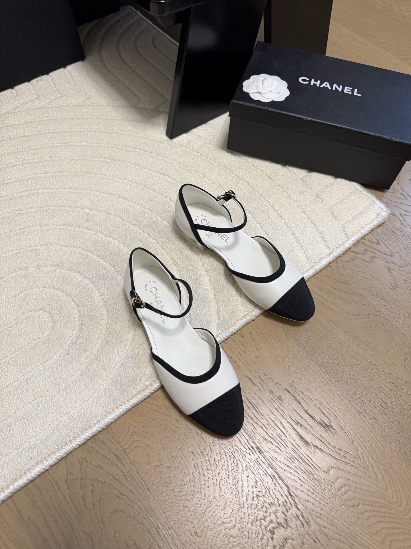 NO:230912,Chanel 25C new Mary Jane series, complete with all series, high quality running and price, upper inner sheepskin, genuine leather soles, original mold opening heel, height 8cm Size: 35-39 Other sizes are fixed, Mary Jane, chanel, mary jane, sheepskin, Leather soles19860909Chanel 25C新款玛丽珍系列 全系列做齐 高品质跑量价 鞋面内里羊皮 真皮大底 原版开模后跟 高度8cm Size:35-39 其他码数定,玛丽珍,chanel,mary jane,sheepskin,Leather soles,Women's Shoes