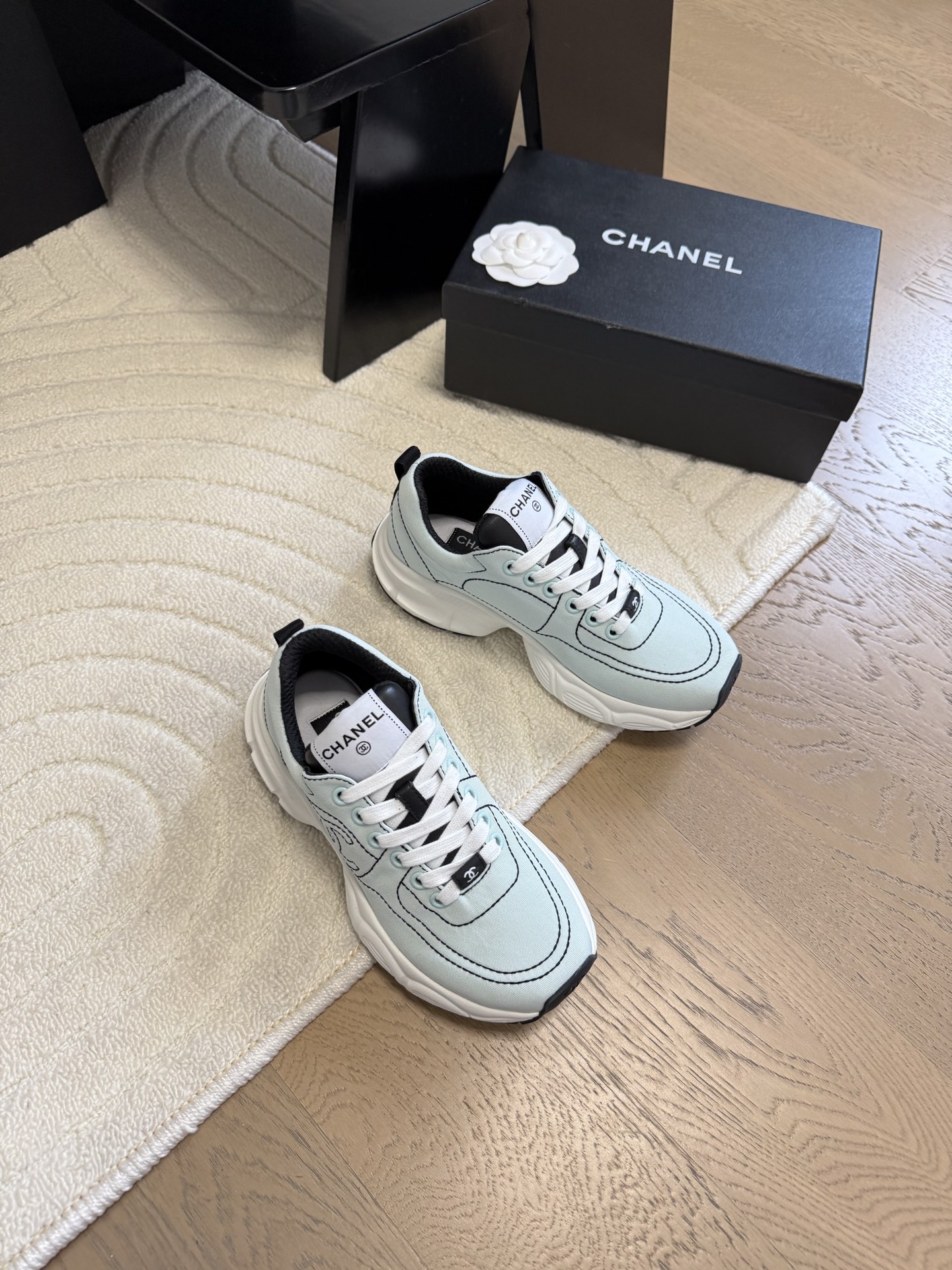 NO:230867,Chanel 25C new panda sports and casual shoes, versatile white shoes, style matching will not go wrong, contrasting colors are full of vitality, side imprint logo, foot very delicate, original custom material of upper, original outsole Size: 35-40, casual shoes/sports shoes, chanel, sneakers19860909Chanel 25C新款熊猫运动休闲鞋 百搭小白鞋 款式搭配不会出错 撞色搭配活力满满啊 侧面压印logo 上脚很秀气 鞋面原版定制材料 原版大底 Size:35-40,休闲鞋/运动鞋,chanel,sneakers,Women's Shoes