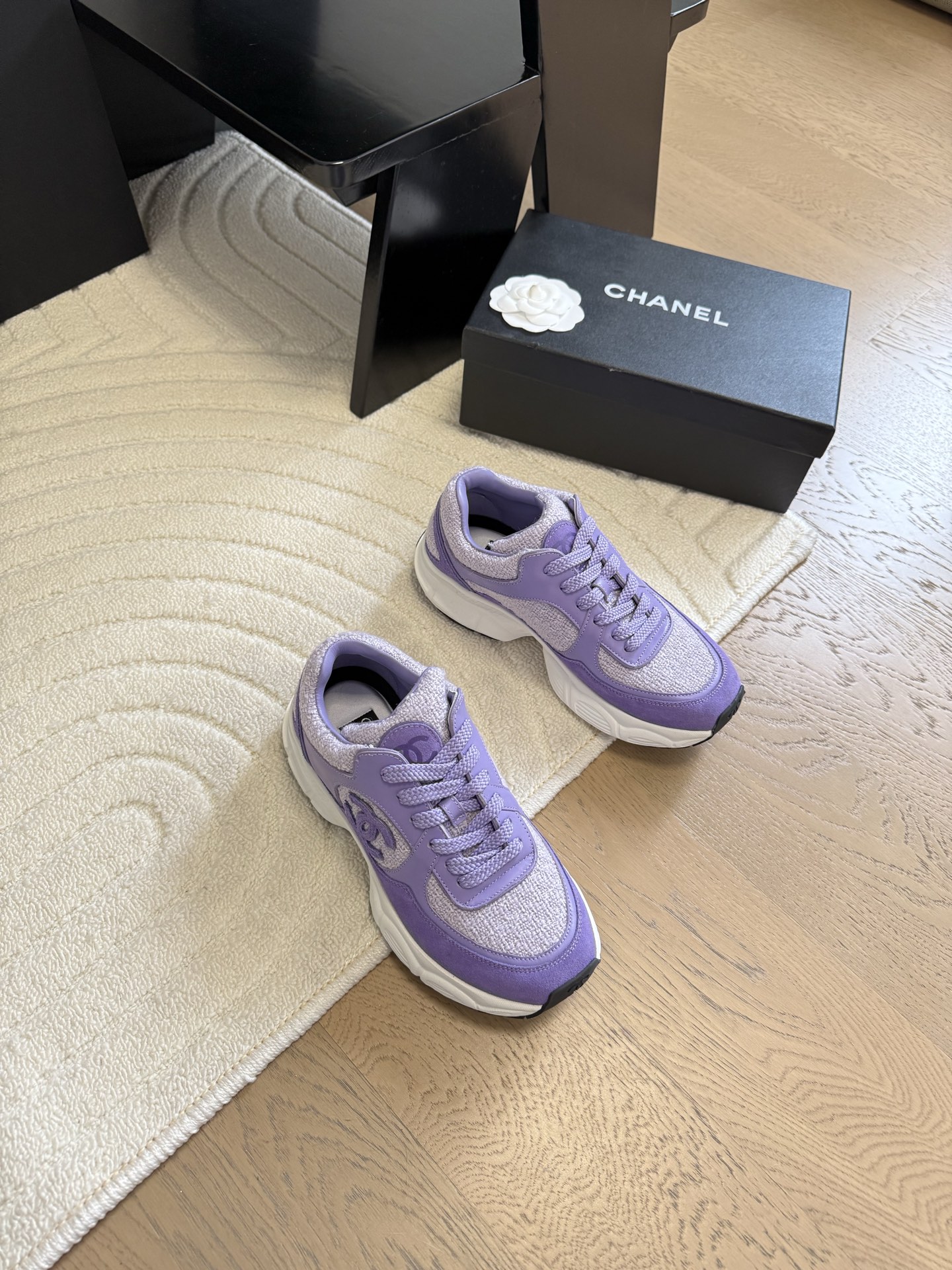 NO:424612,Chanel 25C new panda sports and casual shoes, versatile white shoes, style matching will not go wrong, contrasting colors are full of vitality, side imprint logo, foot very delicate, original custom material of upper, original outsole Size: 35-40, casual shoes/sports shoes, chanel, sneakers19860909Chanel 25C新款熊猫运动休闲鞋 百搭小白鞋 款式搭配不会出错 撞色搭配活力满满啊 侧面压印logo 上脚很秀气 鞋面原版定制材料 原版大底 Size:35-40,休闲鞋/运动鞋,chanel,sneakers,Women's Shoes