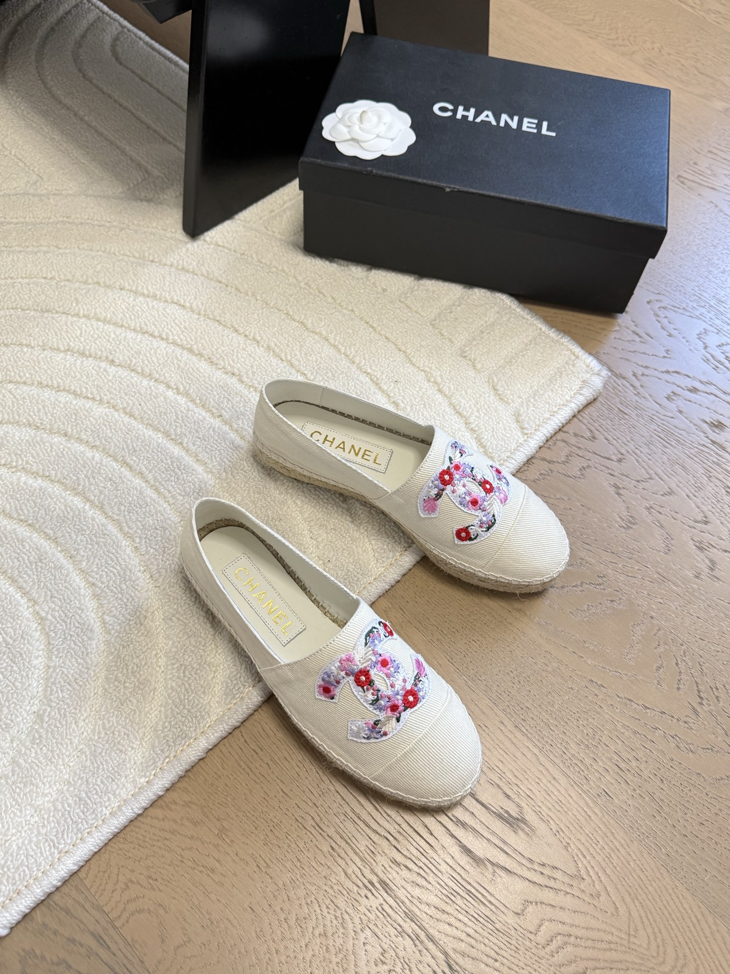 NO:224825,I’ll recommend Chanel fisherman’s shoes~ I don’t have much quality to introduce the quality of my fisherman’s shoes, I know what you have taken!  Original custom upper, and my outsole is the original translucent outsole, the opaque outsole is wrong, the full set of genuine packaging size35-40 running volume, fisherman shoes, chanel, espadrilles19860909批 Chanel 渔夫鞋～ 我家的渔夫鞋质量不多介绍了哈,拿过的都知道！原版定制的鞋面,并且我家的大底是原版半透明大底,不透明的大底是不对版的,全套正品包装 size35-40 跑量价,渔夫鞋,chanel,espadrilles,Women's Shoes