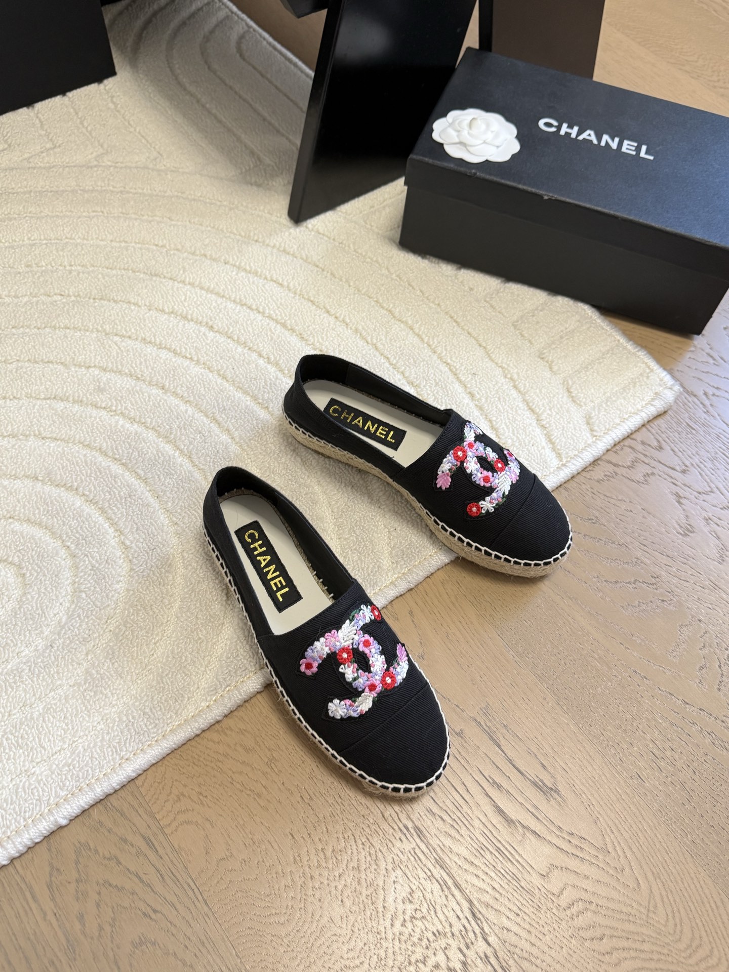 NO:224828,I’ll recommend Chanel fisherman’s shoes~ I don’t have much quality to introduce the quality of my fisherman’s shoes, I know what you have taken!  Original custom upper, and my outsole is the original translucent outsole, the opaque outsole is wrong, the full set of genuine packaging size35-40 running volume, fisherman shoes, chanel, espadrilles19860909批 Chanel 渔夫鞋～ 我家的渔夫鞋质量不多介绍了哈,拿过的都知道！原版定制的鞋面,并且我家的大底是原版半透明大底,不透明的大底是不对版的,全套正品包装 size35-40 跑量价,渔夫鞋,chanel,espadrilles,Women's Shoes