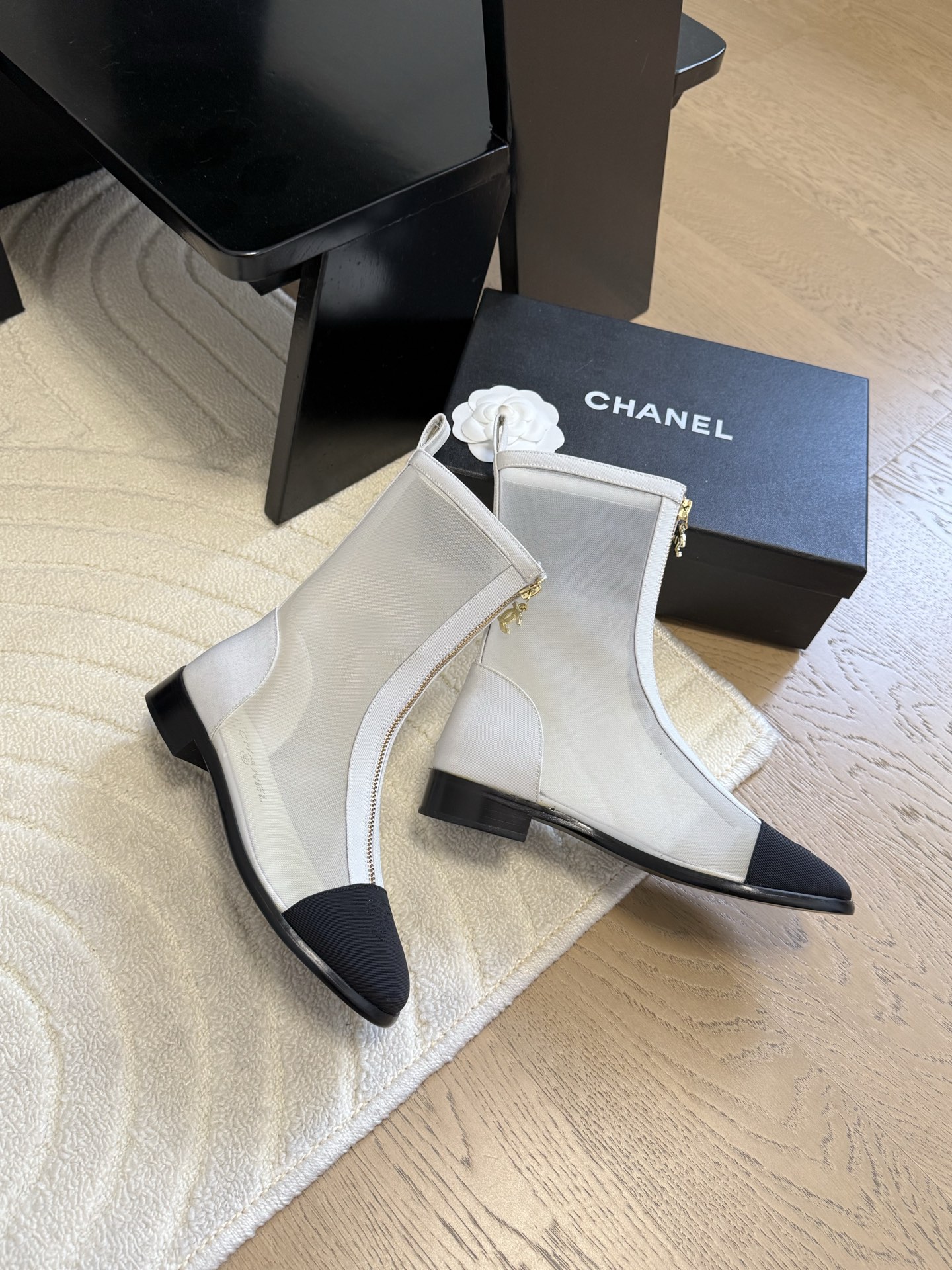 NO:424521,Chanel 25P new silk hollow boots, silk upper, inner sheepskin, original outsole Size:35-39 Other sizes customized, boots, chanel, boots, sheepskin19860909Chanel 25P新款丝绸镂空靴子 丝绸鞋面 内里羊皮 原版大底 Size:35-39 其他码数定做,靴子,chanel,boots,sheepskin,Women's Shoes