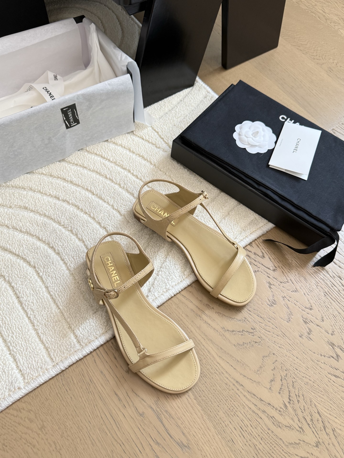 NO:424370,Chanel 25C classic one-strip sandals New woven fabric woven upper inner sheepskin original outsole Size:35-39 Other sizes customized, sandals, chanel, sandals, sheepskin19860909Chanel 25C经典一字带凉鞋 新编织面料 编织鞋面 内里羊皮 原版大底 Size:35-39 其他码数定做,凉鞋,chanel,sandals,sheepskin,Women's Shoes