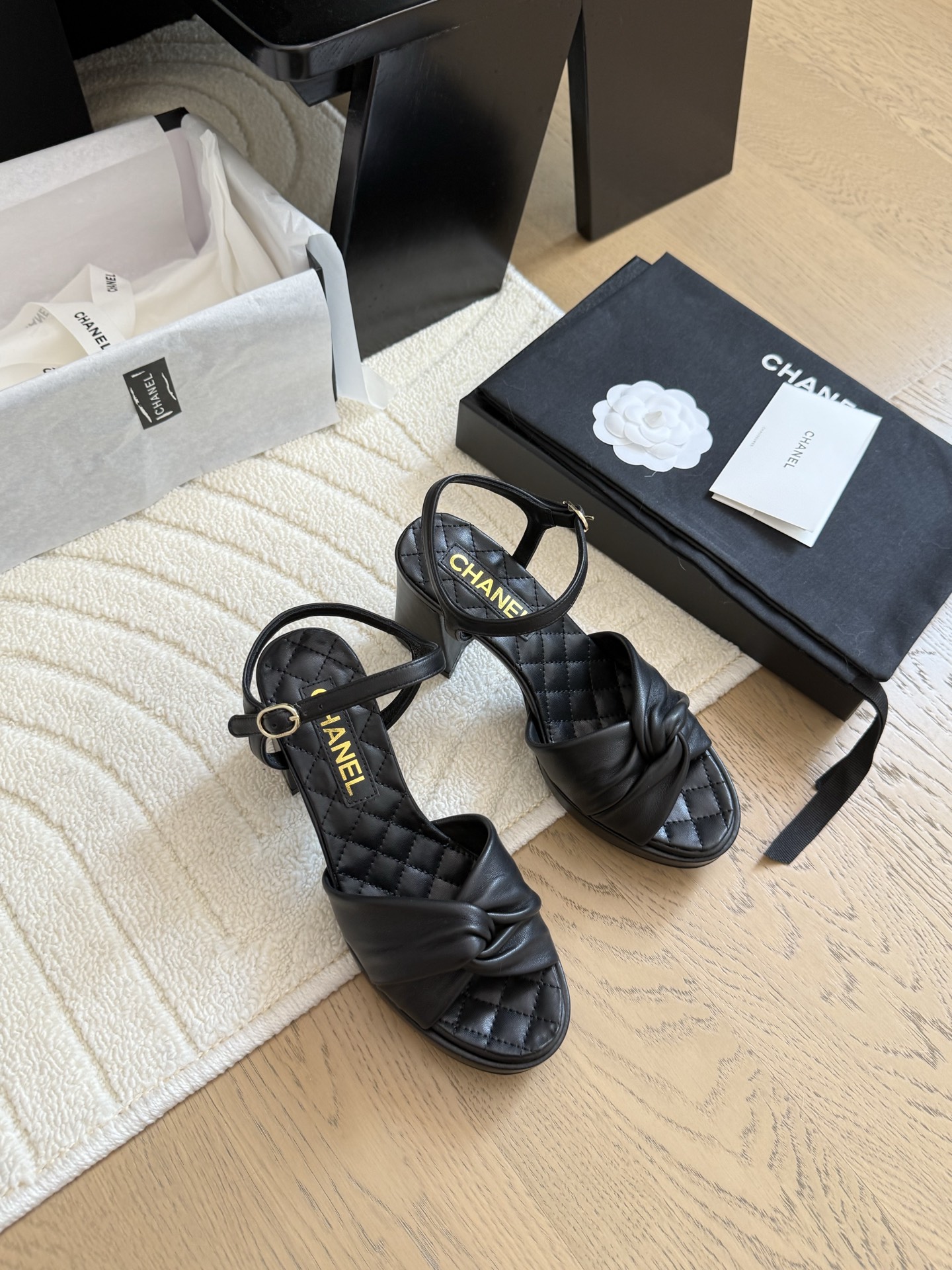 NO:424381,Chanel 25S new fish high heel sandal series, classic fish mouth high heel design~ upper silk, inner sheepskin, leather outsole, heel height 8cm Size: 35-40, sandals, chanel, sandals, sheepskin, Leather soles19860909Chanel 25S新款鱼高跟凉鞋系列 经典鱼嘴高跟设计～ 鞋面丝绸 内里羊皮 真皮大底 跟高8cm Size:35-40,凉鞋,chanel,sandals,sheepskin,Leather soles,Women's Shoes