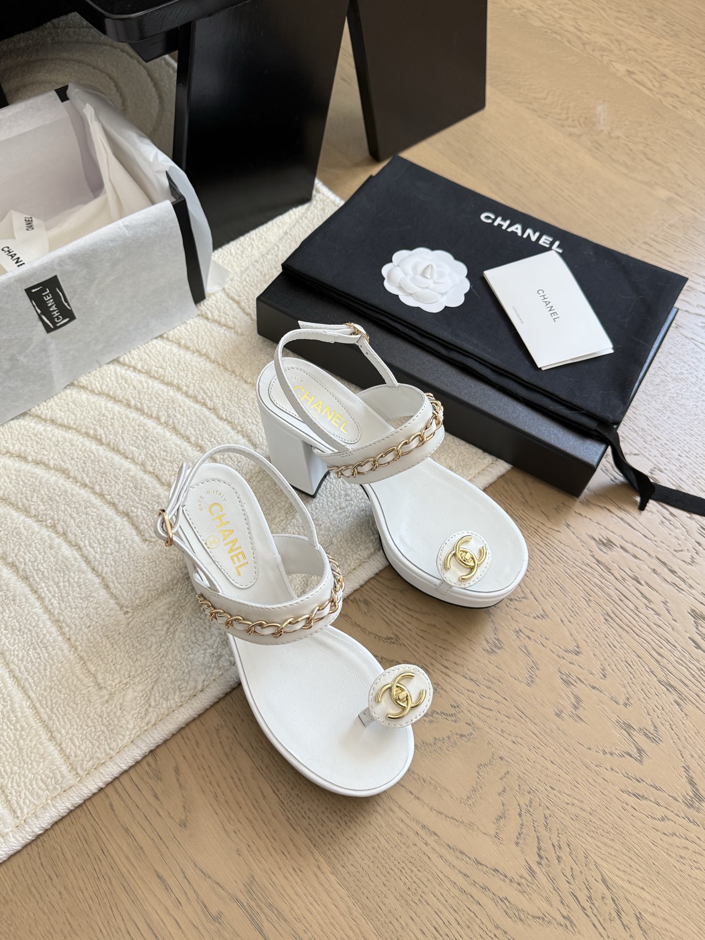 NO:408901,Chanel 25P spring and summer new chain sandals, super hot heavy craft hardware buckle motorcycle series. High-end version, sheepskin footbed, genuine leather sole!  Size:35-39 Other sizes custom made, sandals, chanel, sandals, sheepskin, Leather soles19860909Chanel 25P春夏新款链条凉鞋 超火的重工艺五金扣机车系列. 高版本,羊皮垫脚,真皮大底！ Size:35-39 其它码数定做,凉鞋,chanel,sandals,sheepskin,Leather soles,Women's Shoes