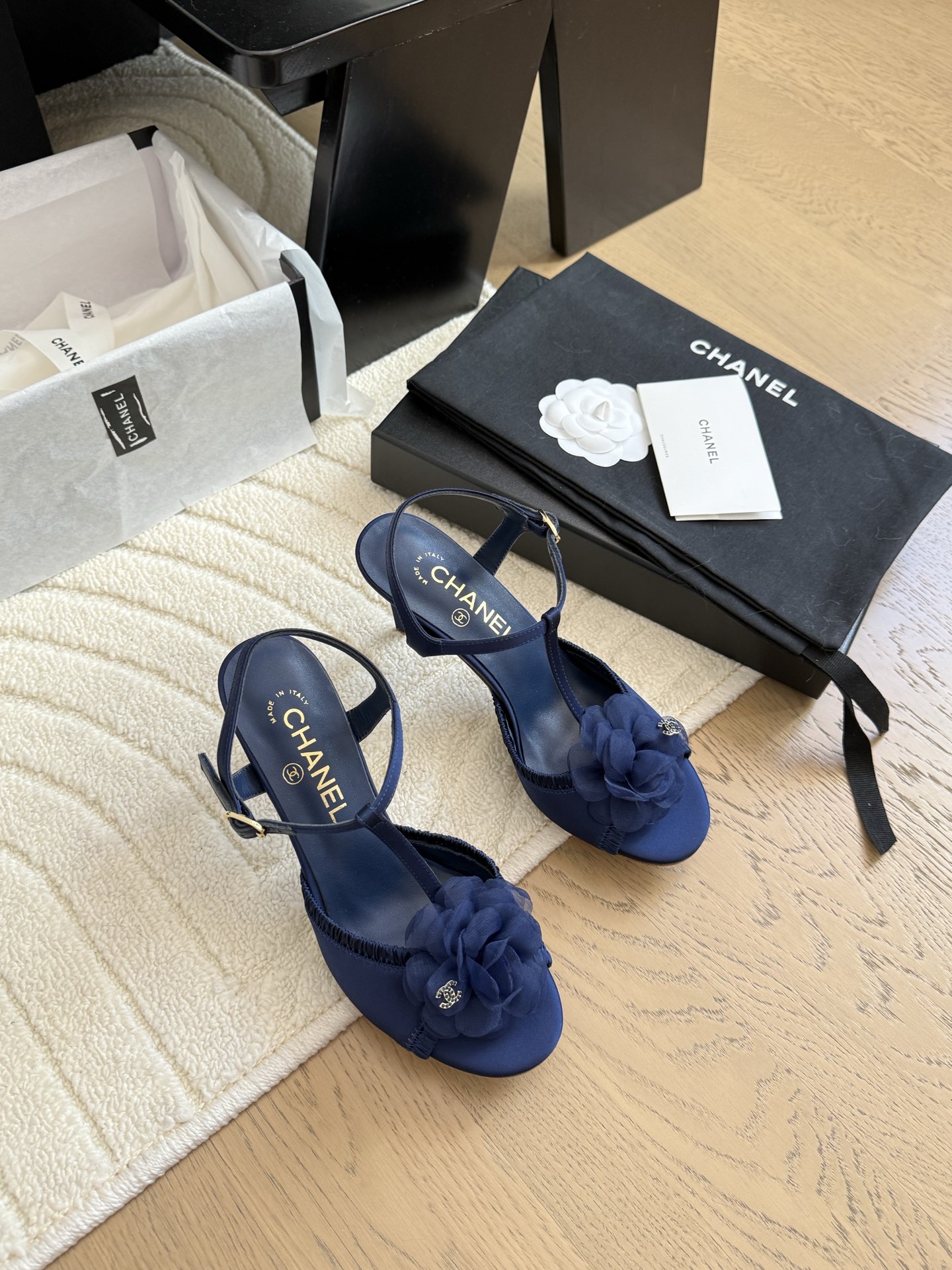 NO:391496,Chanel 25P Camellia High Heel Sandals!  The upper is made of imported silk, the inner tiptoe is all cotton sheepskin, imported Italian cowhide, heel height 5.5cm size35-39 (customized by 40/41), sandals, chanel, sandals, cowhide, sheepskin19860909Chanel 25P山茶花高跟凉鞋！ 鞋面采用进口丝绸 内里踮脚均为棉羊皮 意大利进口牛皮大底 跟高5.5cm size35-39（40/41定制）,凉鞋,chanel,sandals,cowhide,sheepskin,Women's Shoes