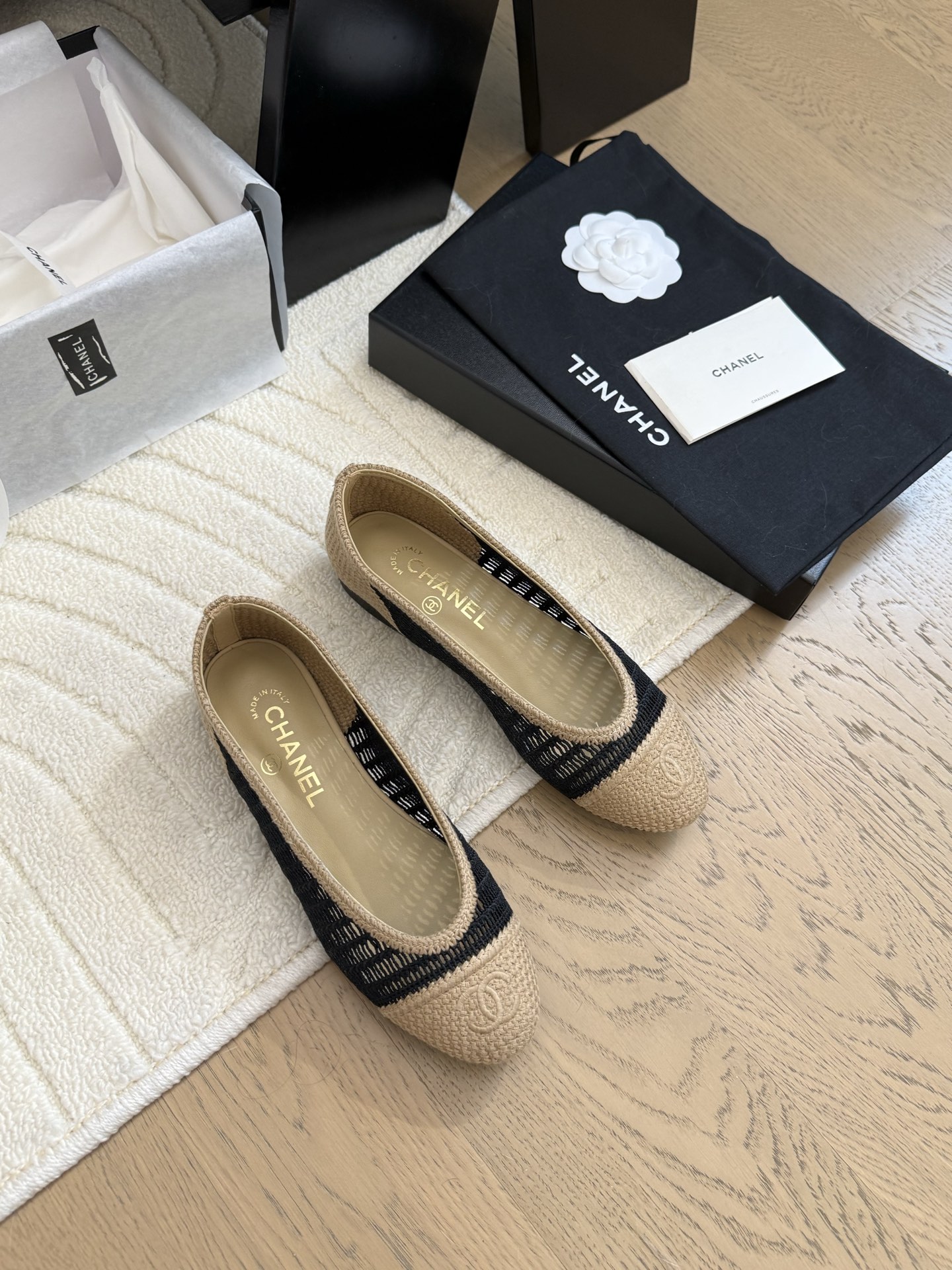 NO:246819,Chanel 25S new color woven ballet shoes original 1:1 replica classics. It is perfect for pairing with pants and skirts. The small round head design is very good to modify the foot shape, a must-have for little fairies!  Heel height 2.5cm Size 35-41 (40 custom made without return), ballet shoes, chanel, skirts19860909Chanel 25S新色编织芭蕾舞鞋 原版1:1复刻 经典中的经典 无论搭配裤装还是裙装都是完美 小圆头的设计很好的修饰脚型 ,小仙女们必备！ 跟高2.5cm 码数 35-41（40定制不退换),芭蕾舞鞋,chanel,skirts,Women's Shoes