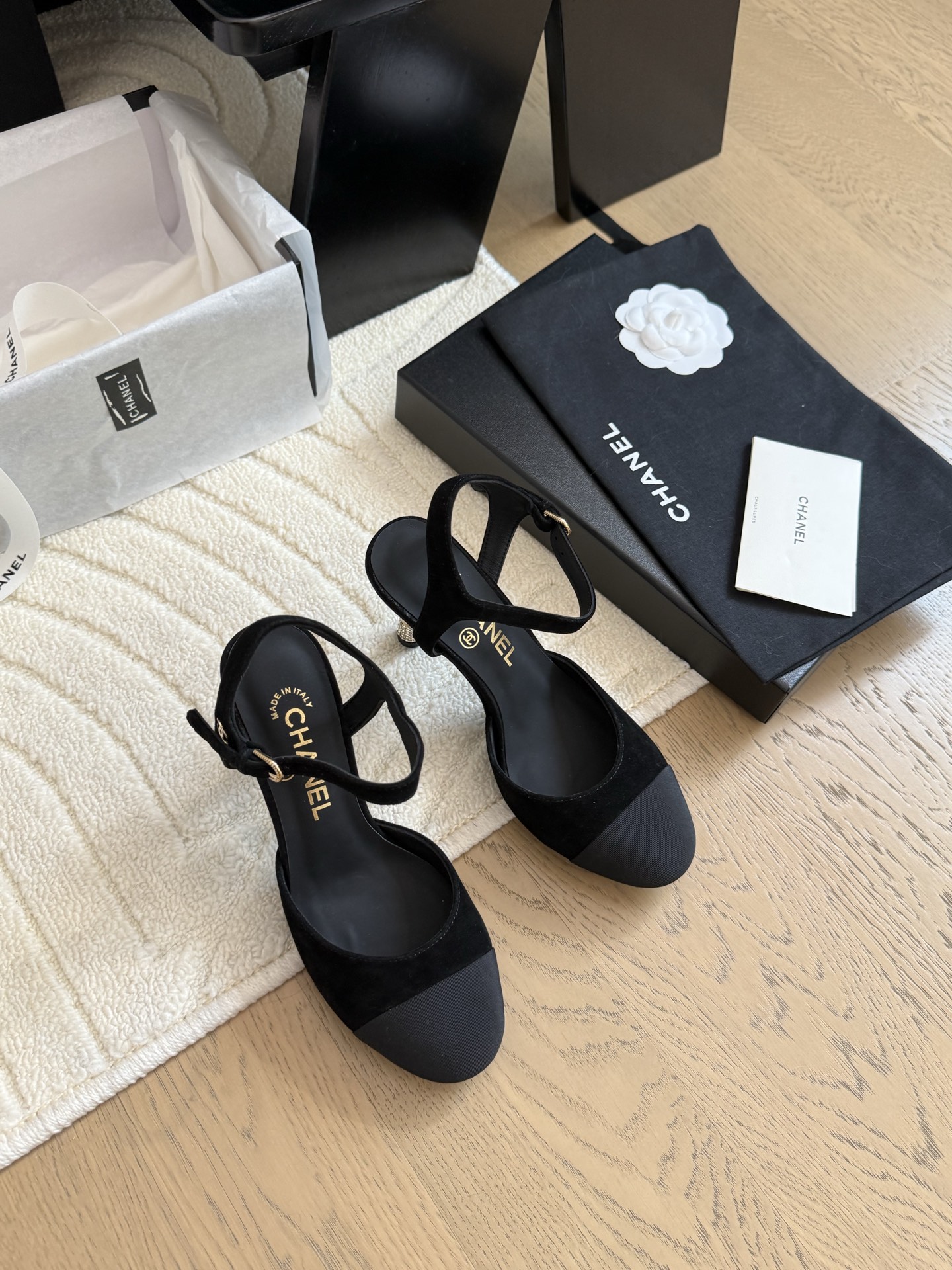 NO:392789,Chanel 25C new Mary Jane series, complete with all series, high quality running and price, upper inner sheepskin, genuine leather outsole, original mold opening heel, height 8cm Size: 35-39 Other sizes are set, sandals Mary Jane, chanel, sandals, mary jane, sheepskin, Leather soles19860909Chanel 25C新款玛丽珍系列 全系列做齐 高品质跑量价 鞋面内里羊皮 真皮大底 原版开模后跟 高度8cm Size:35-39 其他码数定,凉鞋玛丽珍,chanel,sandals,mary jane,sheepskin,Leather soles,Women's Shoes