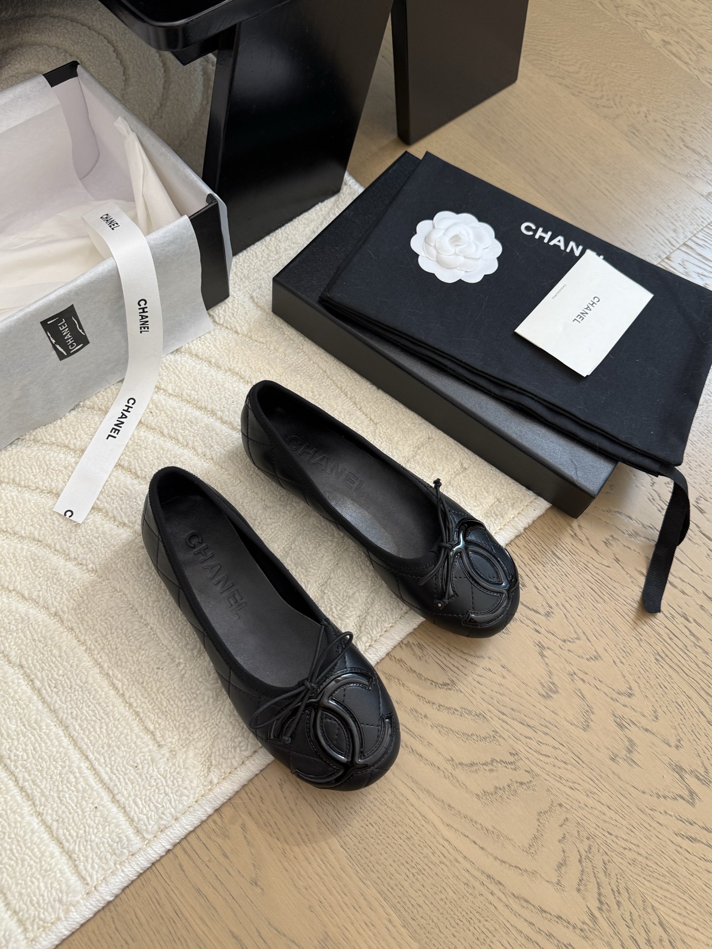 NO:408923,Chanel Vintage mid-autumn Kangpeng series single shoes, simple but not simple style, with special foot thin on the upper. Cowhide upper, sheepskin with inner foot, original outsole. Size: 35-39 Customized for other sizes, single shoes, chanel, cowhide, sheepskin19860909Chanel Vintage中古康鹏系列单鞋 简约而不简单的款,上脚特别显脚细. 鞋面牛皮,内里垫脚羊皮,原版大底. Size:35-39 其它码数定做,单鞋,chanel,cowhide,sheepskin,Women's Shoes