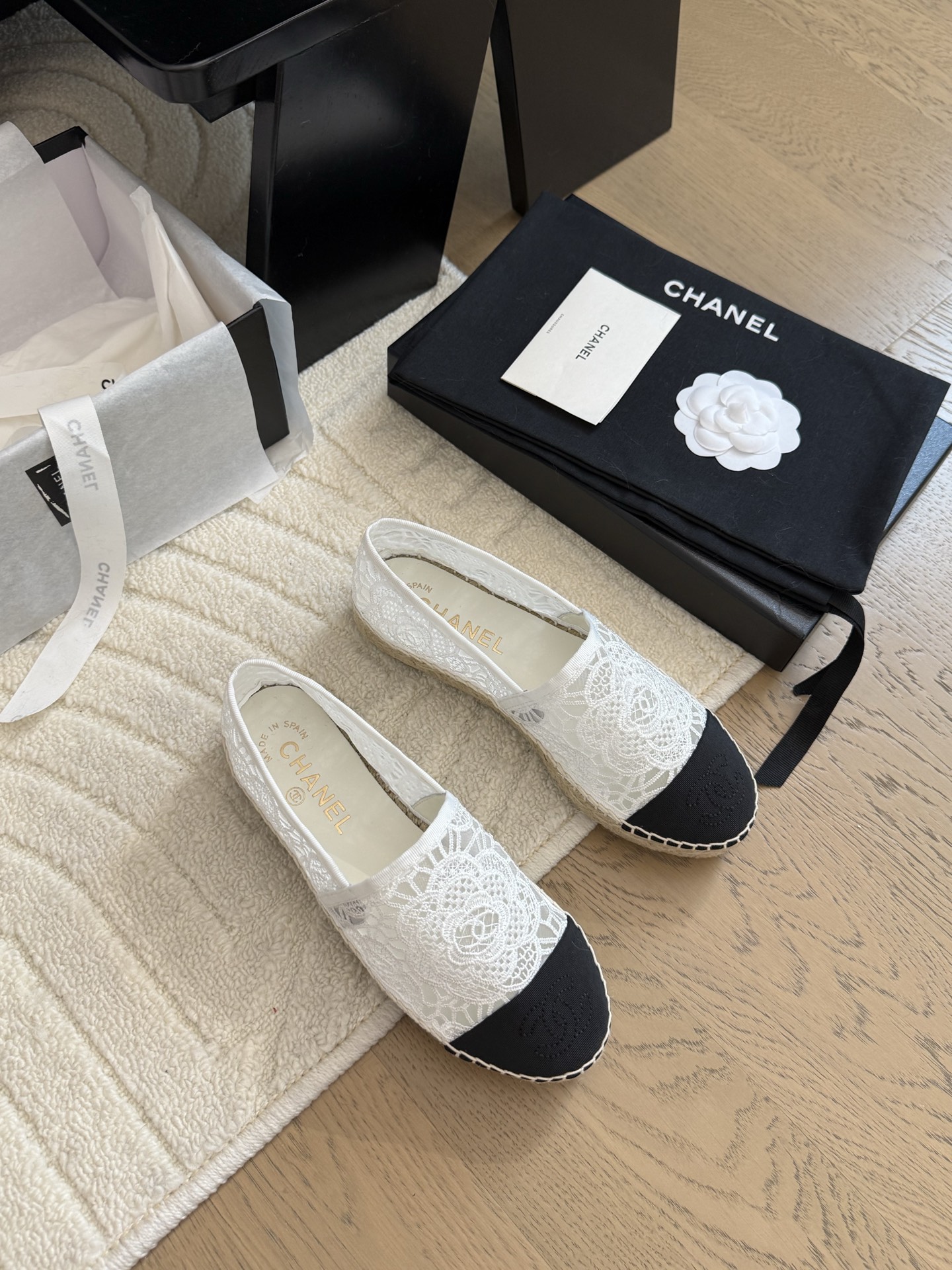 NO:408918,Chanel Fisherman's Shoes ~ Delivery a full set of top-quality packaging. I don't introduce the quality of my fisherman's shoes. I know what I have taken!  Original custom upper, and my outsole is the original translucent outsole, the opaque outsole is wrong, the full set of genuine packaging size35-40 running volume, fisherman shoes, chanel, espadrilles19860909Chanel 渔夫鞋～配送全套顶级包装 我家的渔夫鞋质量不多介绍了哈,拿过的都知道！原版定制的鞋面,并且我家的大底是原版半透明大底,不透明的大底是不对版的,全套正品包装 size35-40 跑量价,渔夫鞋,chanel,espadrilles,Women's Shoes