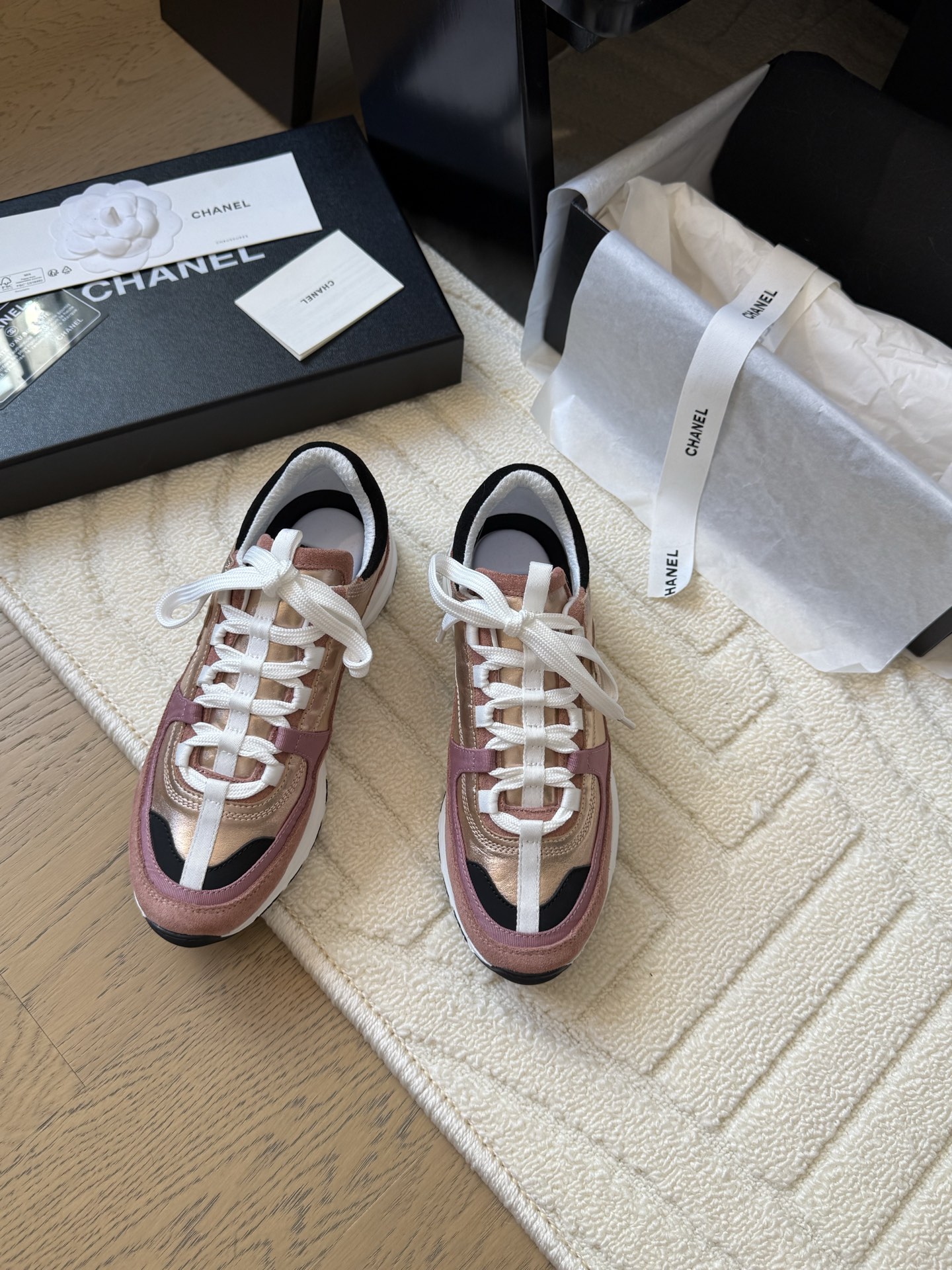 NO:408935,Chanel 25C new panda sneakers, new models are on sale first!  Latest color matching Top version Upper cowhide inner sheepskin Original outsole Size 35-41 Customized non-return and exchange, casual shoes/sports shoes, chanel, sneakers, cowhide, sheepskin19860909Chanel 25C新款熊猫运动鞋 新款抢先发售！ 最新配色 顶级版本 鞋面牛皮 内里羊皮 原版大底 码数35-41 定制不退换,休闲鞋/运动鞋,chanel,sneakers,cowhide,sheepskin,Women's Shoes
