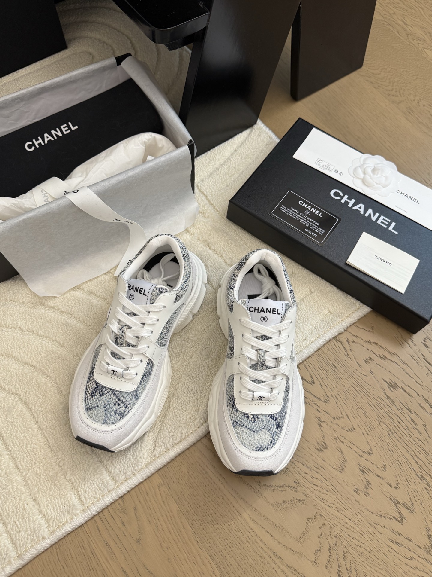 NO:408927,Chanel 25C new panda sneakers, new models are on sale first!  Latest color matching Top version Upper cowhide inner sheepskin Original outsole Size 35-41 Customized non-return and exchange, dad shoes, chanel, sneakers, cowhide, sheepskin19860909Chanel 25C新款熊猫运动鞋 新款抢先发售！ 最新配色 顶级版本 鞋面牛皮 内里羊皮 原版大底 码数35-41 定制不退换,老爹鞋,chanel,sneakers,cowhide,sheepskin,Women's Shoes