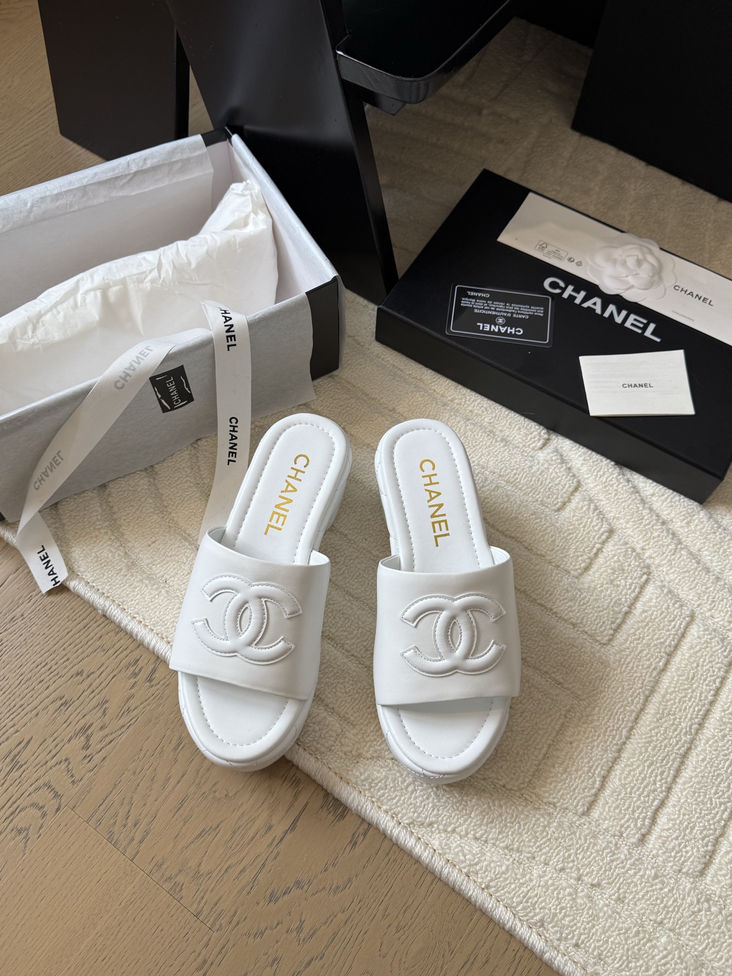 NO:415953,Chanel 25C new thick-soled slippers top version 6cm height enhances legs!  170 seconds after footing, imported cashmere wool, delicate and soft, silky, original molded rubber sole, size 35-41, customized, non-return, slippers, chanel, slippers19860909Chanel 25C新款厚底拖鞋 顶级版本 6cm 增高显腿长！上脚秒变170 进口羊绒毛 手感细腻柔软丝滑 原版开模橡胶底 码数35-41 定制不退换,拖鞋,chanel,slippers,Women's Shoes