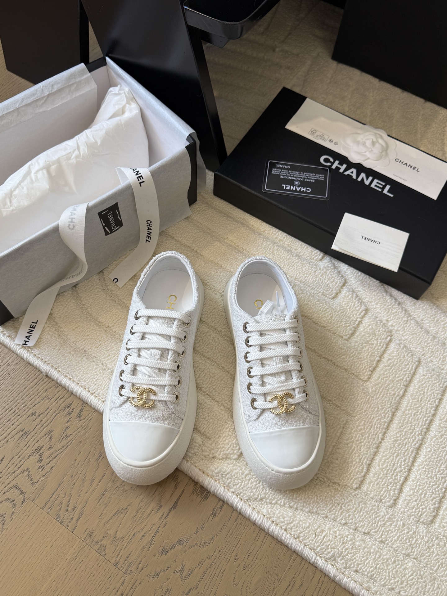 NO:424400,Chanel 25C new big-headed biscuit shoes, original development top version, authentic upper, consistent inner sheepskin, TPU outsole, non-ordinary version, rubber outsole Size: 35-39 Other sizes customized, casual shoes/sports shoes, chanel, sneakers, sheepskin19860909Chanel 25C新款大头饼干鞋 原版开发顶级版本 鞋面正品一致 内里羊皮 TPU大底 非普通版本橡胶大底 Size:35-39 其他码数定做,休闲鞋/运动鞋,chanel,sneakers,sheepskin,Women's Shoes