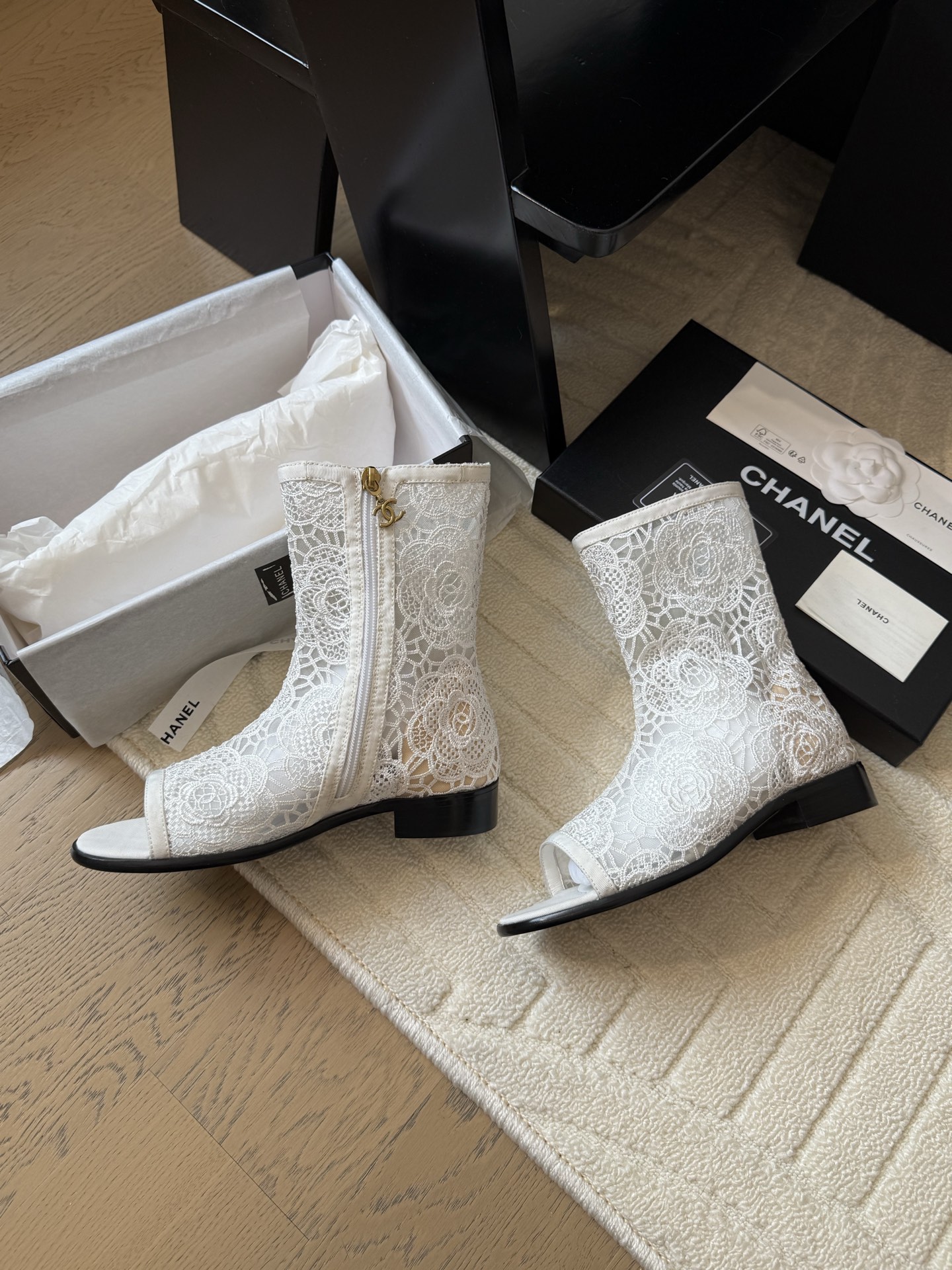 NO:424380,Chanel 25P new silk hollow boots, silk upper, inner sheepskin, original outsole Size:35-39 Other sizes customized, boots, chanel, boots, sheepskin19860909Chanel 25P新款丝绸镂空靴子 丝绸鞋面 内里羊皮 原版大底 Size:35-39 其他码数定做,靴子,chanel,boots,sheepskin,Women's Shoes