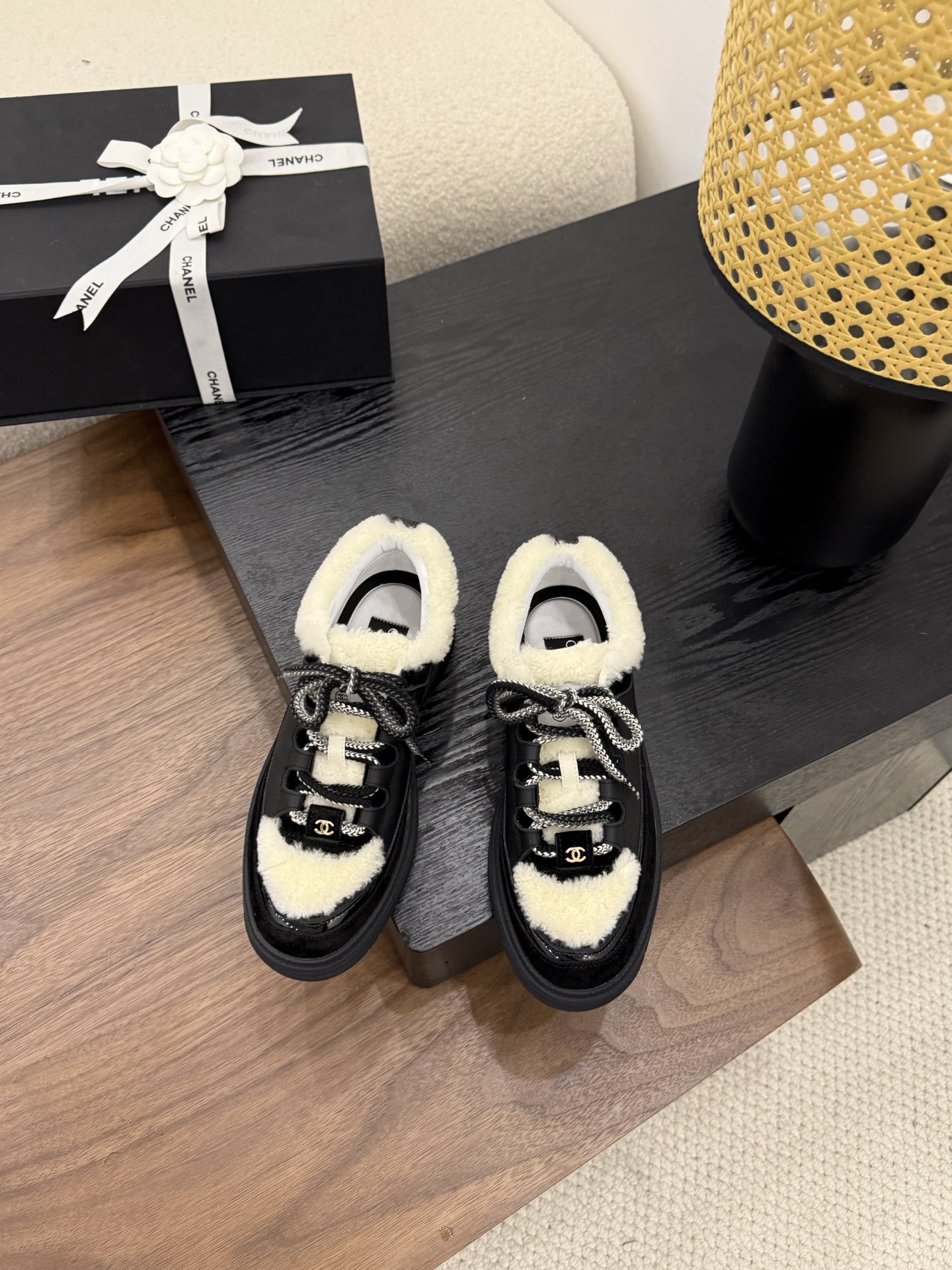 NO:438274,Top version of the District Market Currency [Spot Sale] The entire network counter is explosive and the king of code breaks, the gentle little cutie can't help but fall in love with it. The counter is purchased for 9,000!  !  !  Exclusive mold drill buckle mold opening [Flash sale of all versions in the market] Each model has authentic comparison inspection. The authentic product has been disassembled and evolved perfectly again and again. The details are beyond the authentic product. The counters in the entire network support comparison and identification. The genuine authentic grade is true, and the non-proper version supports no reason to return and exchange!  !  !  Official catalogue: 34-40, all equipped with Italian, casual shoes/sports shoes, sneakers19860909顶级版本 区市场通货【现货发售】 全网专柜爆爆爆断码王,温柔小可爱会情不自禁爱上的 专柜以9000购入！！！独家模具钻扣开模【秒杀市场一切版本】每款均有正品对比验货,正品经过大拆卸,一次次完美的进化,细节走线超越正品,全网专柜支持对比鉴定,真正的正品级,不对版支持无理由包退包换！！！ 官方目录 码数34-40  均配有意大利,休闲鞋/运动鞋,sneakers,Women's Shoes