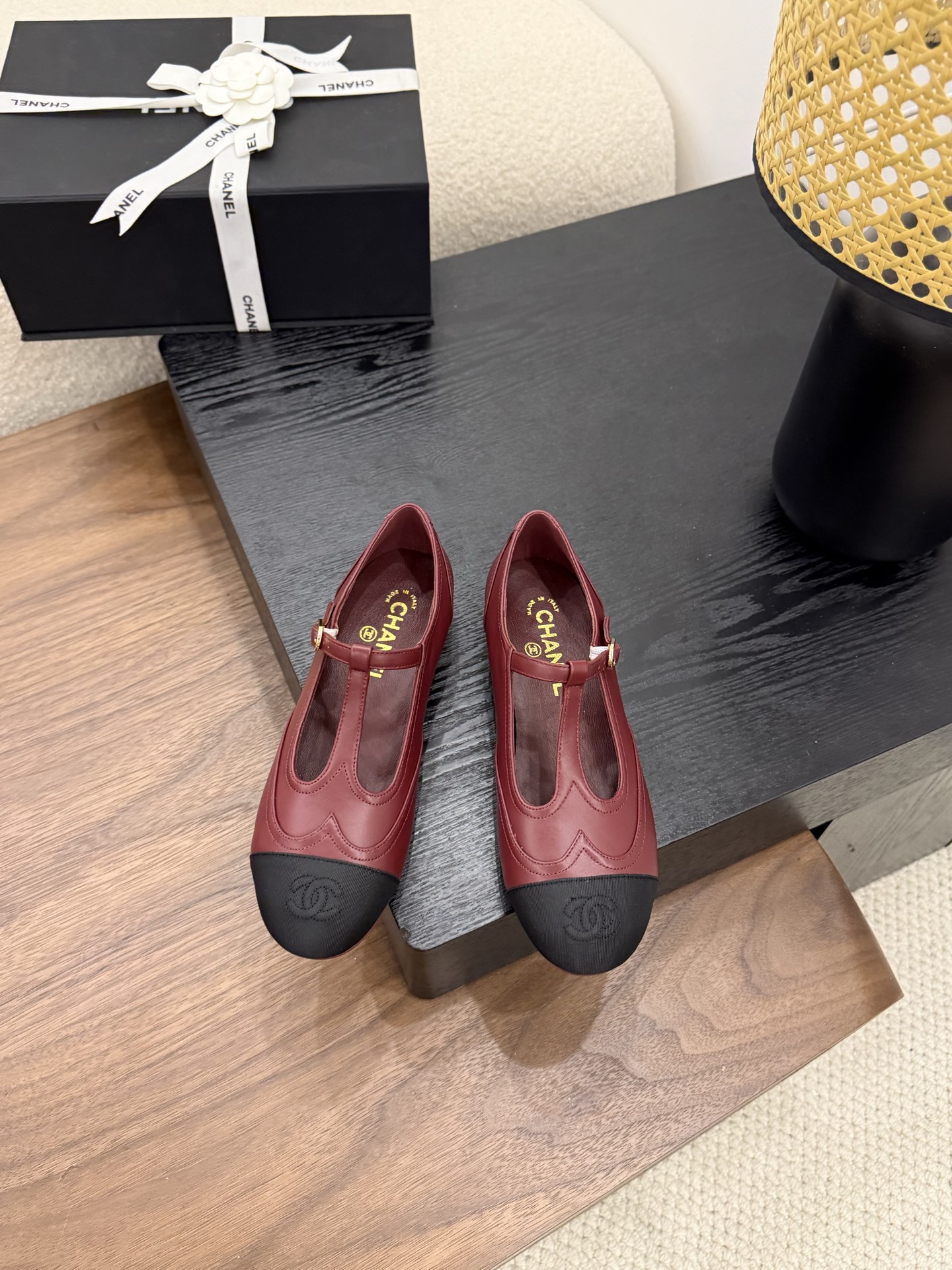 NO:447064,Top version of the District Market Currency [Spot Sale] The entire network counter is explosive and the king of code breaks, the gentle little cutie can't help but fall in love with it. The counter is purchased for 9,000!  !  !  Exclusive mold drill buckle mold opening [Flash sale of all versions in the market] Each model has authentic comparison inspection. The authentic product has been disassembled and evolved perfectly again and again. The details are beyond the authentic product. The counters in the entire network support comparison and identification. The genuine authentic grade is true, and the non-proper version supports no reason to return and exchange!  !  !  Official catalog Number of 34-40 P all come with genuine Italian packaging, single shoes19860909顶级版本 区市场通货【现货发售】 全网专柜爆爆爆断码王,温柔小可爱会情不自禁爱上的 专柜以9000购入！！！独家模具钻扣开模【秒杀市场一切版本】每款均有正品对比验货,正品经过大拆卸,一次次完美的进化,细节走线超越正品,全网专柜支持对比鉴定,真正的正品级,不对版支持无理由包退包换！！！ 官方目录 码数34-40 P 均配有意大利正品包装,单鞋,Women's Shoes