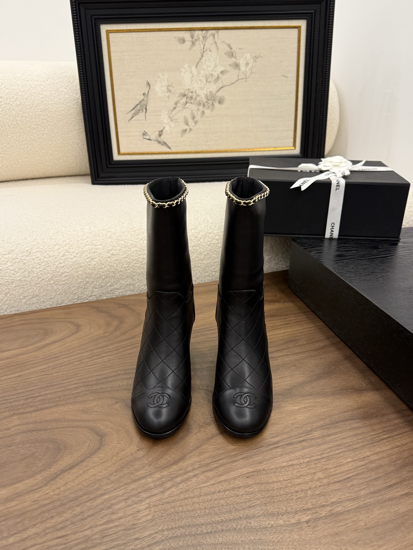 NO:438281,Top version of the District Market Currency [Spot Sale] The entire network counter is explosive and the king of code breaks, the gentle little cutie can't help but fall in love with it. The counter is purchased for 9,000!  !  !  Exclusive mold drill buckle mold opening [Flash sale of all versions in the market] Each model has authentic comparison inspection. The authentic product has been disassembled and evolved perfectly again and again. The details are beyond the authentic product. The counters in the entire network support comparison and identification. The genuine authentic grade is true, and the non-proper version supports no reason to return and exchange!  !  !  Official catalog Number of codes 34-40 are all equipped with genuine Italian packaging, boots, boots19860909顶级版本 区市场通货【现货发售】 全网专柜爆爆爆断码王,温柔小可爱会情不自禁爱上的 专柜以9000购入！！！独家模具钻扣开模【秒杀市场一切版本】每款均有正品对比验货,正品经过大拆卸,一次次完美的进化,细节走线超越正品,全网专柜支持对比鉴定,真正的正品级,不对版支持无理由包退包换！！！ 官方目录 码数34-40 均配有意大利正品包装,靴子,boots,Women's Shoes