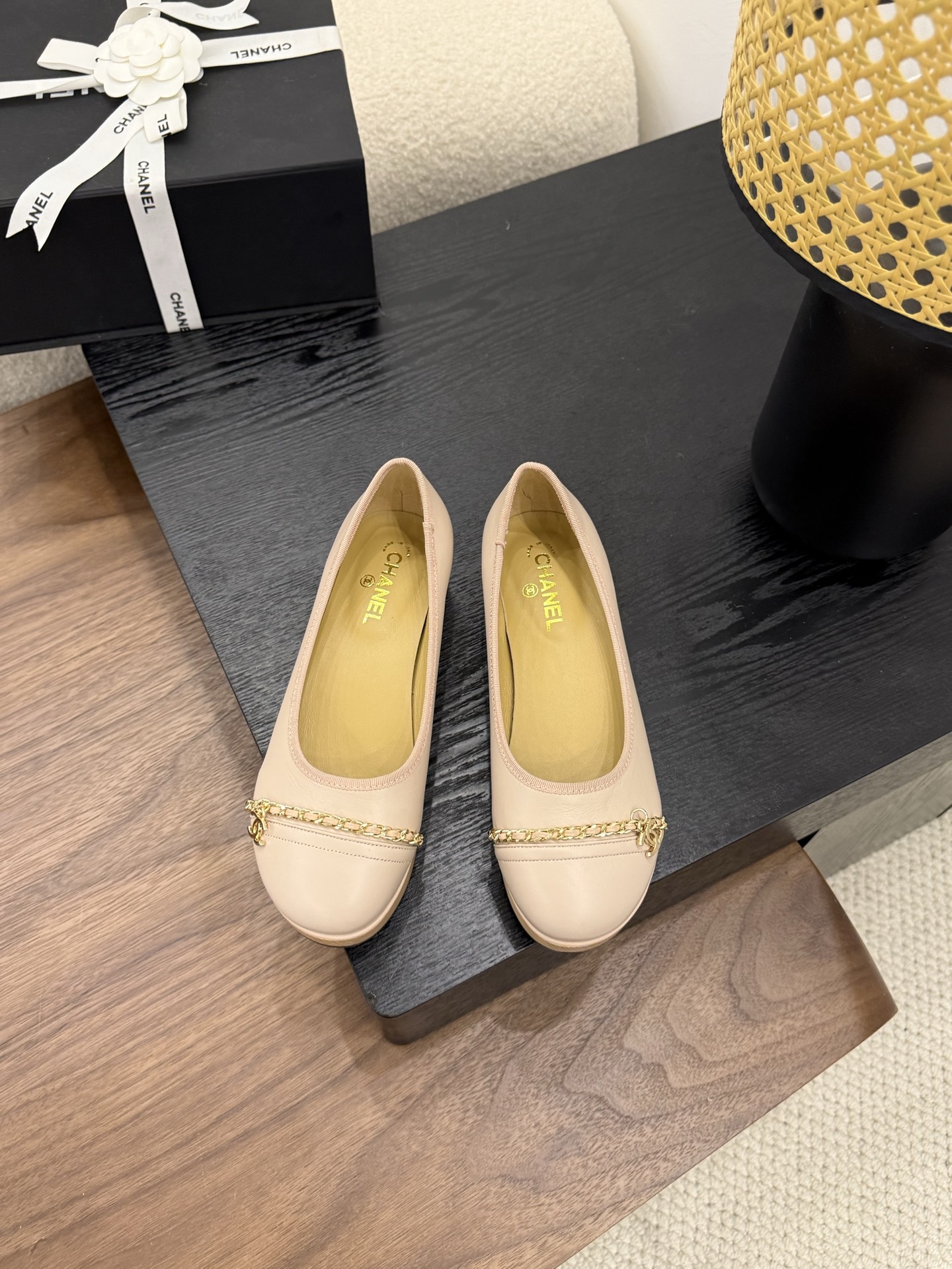 NO:447076,Top version of the District Market Currency [Spot Sale] The entire network counter is explosive and the king of code breaks, the gentle little cutie can't help but fall in love with it. The counter is purchased for 9,000!  !  !  Exclusive mold drill buckle mold opening [Flash sale of all versions in the market] Each model has authentic comparison inspection. The authentic product has been disassembled and evolved perfectly again and again. The details are beyond the authentic product. The counters in the entire network support comparison and identification. The genuine authentic grade is true, and the non-proper version supports no reason to return and exchange!  !  !  Official catalog Number of 34-40 are all equipped with genuine Italian packaging, single shoes19860909顶级版本 区市场通货【现货发售】 全网专柜爆爆爆断码王,温柔小可爱会情不自禁爱上的 专柜以9000购入！！！独家模具钻扣开模【秒杀市场一切版本】每款均有正品对比验货,正品经过大拆卸,一次次完美的进化,细节走线超越正品,全网专柜支持对比鉴定,真正的正品级,不对版支持无理由包退包换！！！ 官方目录 码数34-40 均配有意大利正品包装,单鞋,Women's Shoes