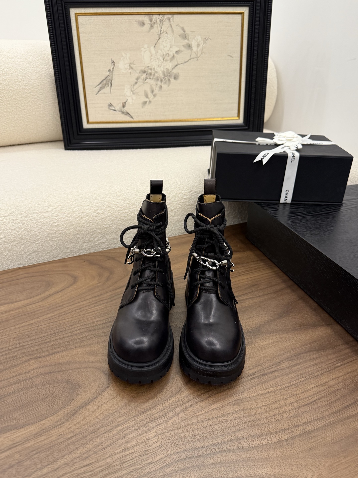 NO:444360,Top version of the District Market Currency [Spot Sale] The entire network counter is explosive and the king of code breaks, the gentle little cutie can't help but fall in love with it. The counter is purchased for 9,000!  !  !  Exclusive mold drill buckle mold opening [Flash sale of all versions in the market] Each model has authentic comparison inspection. The authentic product has been disassembled and evolved perfectly again and again. The details are beyond the authentic product. The counters in the entire network support comparison and identification. The genuine authentic grade is true, and the non-proper version supports no reason to return and exchange!  !  !  Official catalog Number of codes 34-40 are all equipped with genuine Italian packaging, boots, boots19860909顶级版本 区市场通货【现货发售】 全网专柜爆爆爆断码王,温柔小可爱会情不自禁爱上的 专柜以9000购入！！！独家模具钻扣开模【秒杀市场一切版本】每款均有正品对比验货,正品经过大拆卸,一次次完美的进化,细节走线超越正品,全网专柜支持对比鉴定,真正的正品级,不对版支持无理由包退包换！！！ 官方目录 码数34-40 均配有意大利正品包装,靴子,boots,Women's Shoes