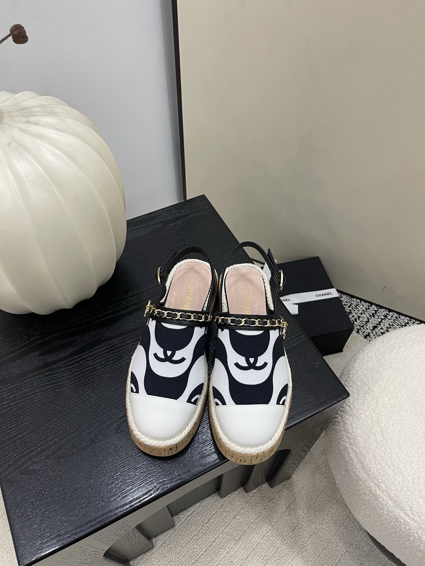 NO:478075,[Spot sale] *25 Counter [authentic grade] version!  !  Official catalog Numbers of codes 35, 36, 37, 38, 39 (34/40/41 Custom made to communicate with customer service) are equipped with genuine Italian packaging, sandals, sandals19860909【现货发售】 *25 专柜【正品级】版本！！ 官方目录 码数35、36、37、38、39 (34/40/41 需要定做跟客服♂沟通) 均配有意大利正品包装,凉鞋,sandals,Women's Shoes