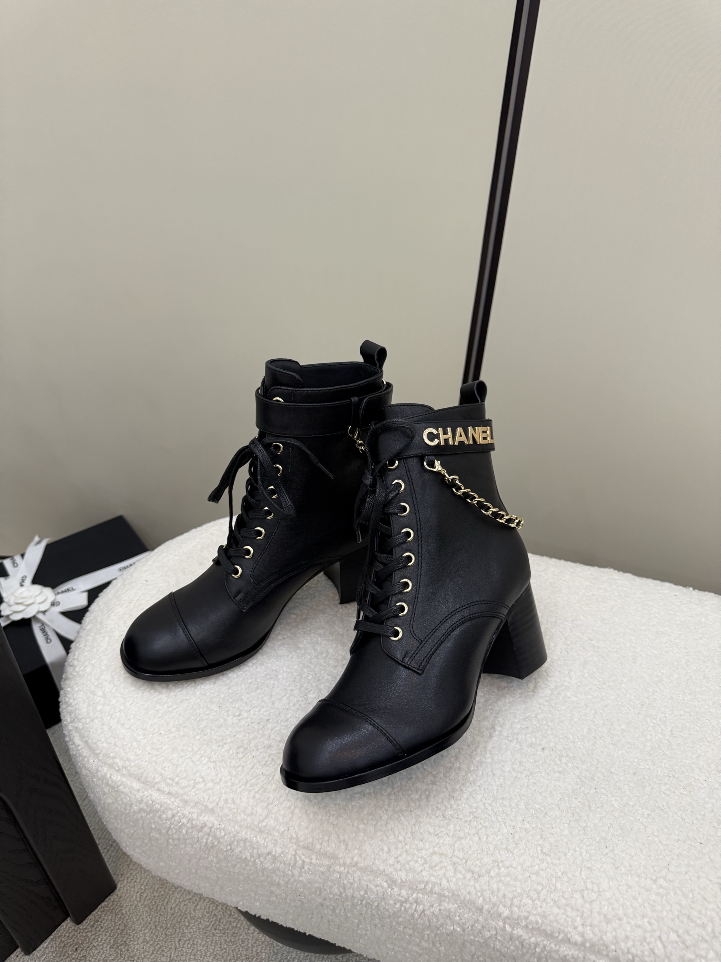NO:535055,[Spot sale] *25 Chanel Boots Counter [authentic grade] version!  !  Official catalog Numbers of codes 35, 36, 37, 38, 39 (34/40/41 Custom-made communication with customer service) are equipped with genuine Italian packaging, boots, chanel, boots19860909【现货发售】 *25香奈儿靴子 专柜【正品级】版本！！ 官方目录 码数35、36、37、38、39 (34/40/41 需要定做跟客服♂沟通) 均配有意大利正品包装,靴子,chanel,boots,Women's Shoes