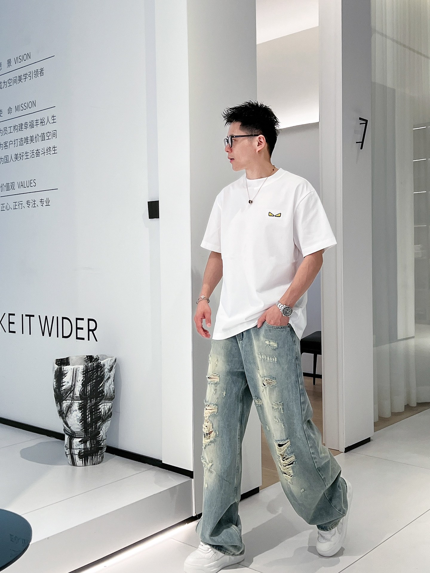 Fend*🆕 25/ss春夏新款棉质圆领短袖T恤 胸前经典小眼睛👀标识 顶级丝光棉面料定制 标准版型黑 