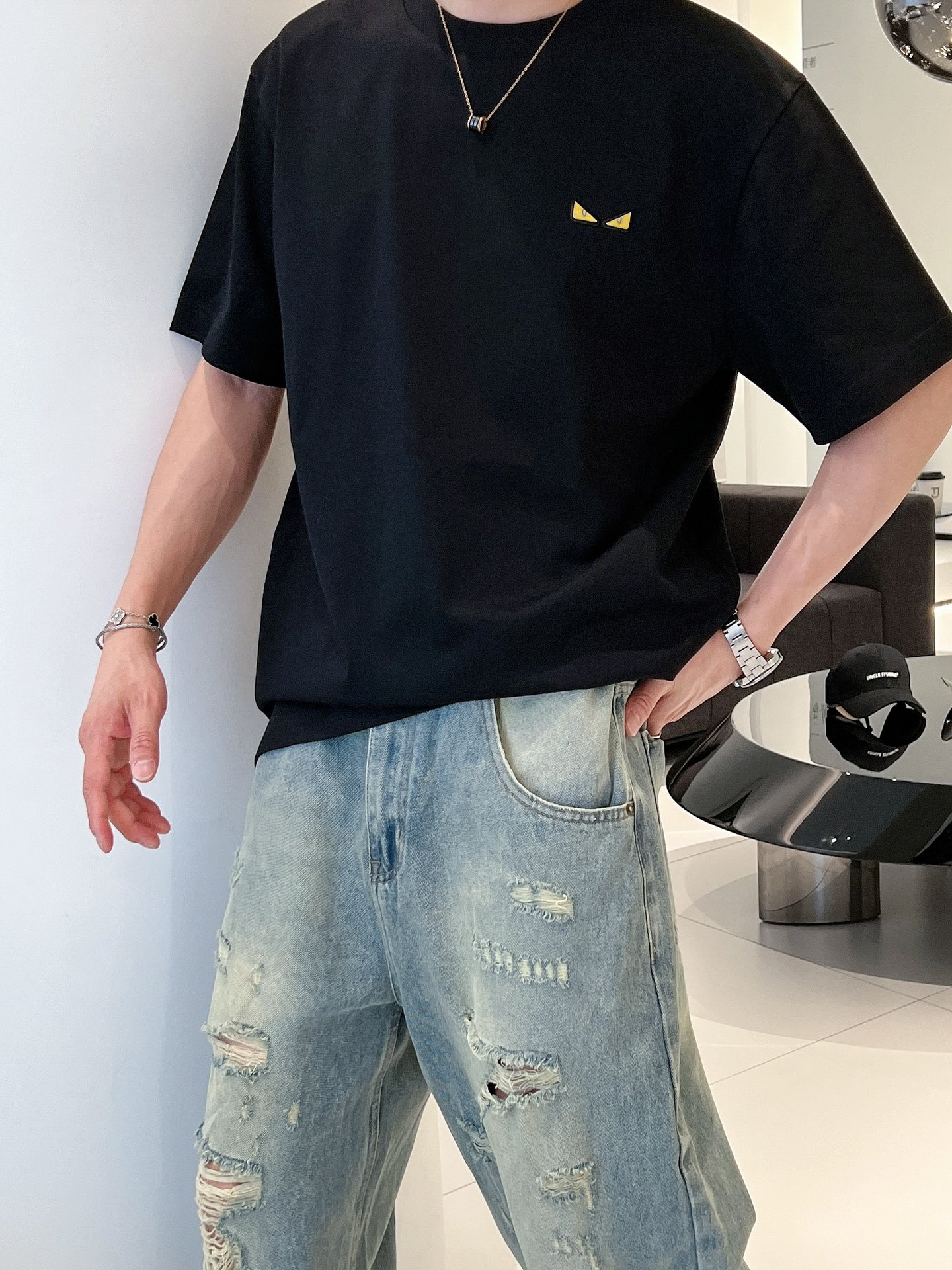 Fend*🆕 25/ss春夏新款棉质圆领短袖T恤 胸前经典小眼睛👀标识 顶级丝光棉面料定制 标准版型黑 