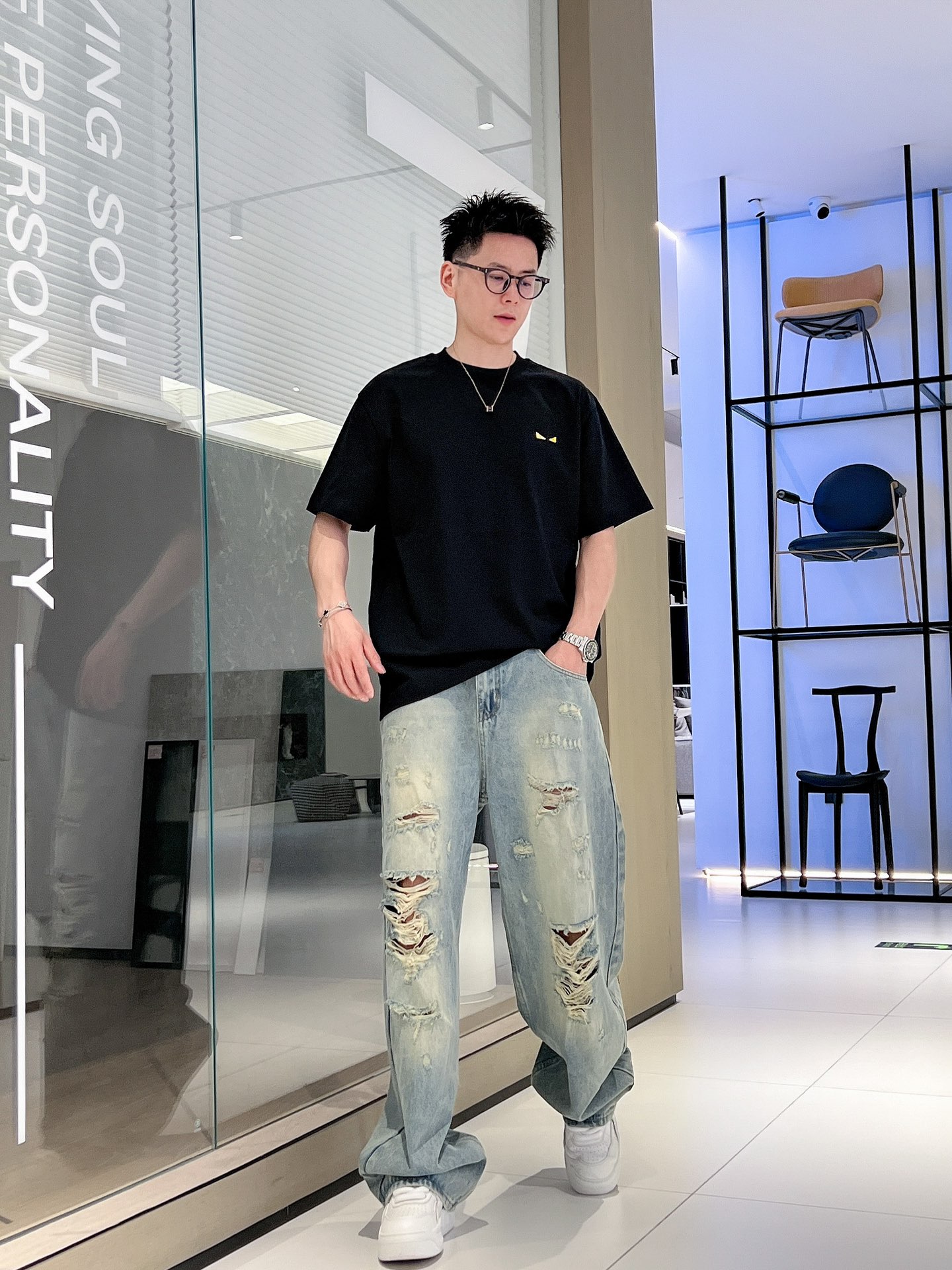 Fend*🆕 25/ss春夏新款棉质圆领短袖T恤 胸前经典小眼睛👀标识 顶级丝光棉面料定制 标准版型黑 