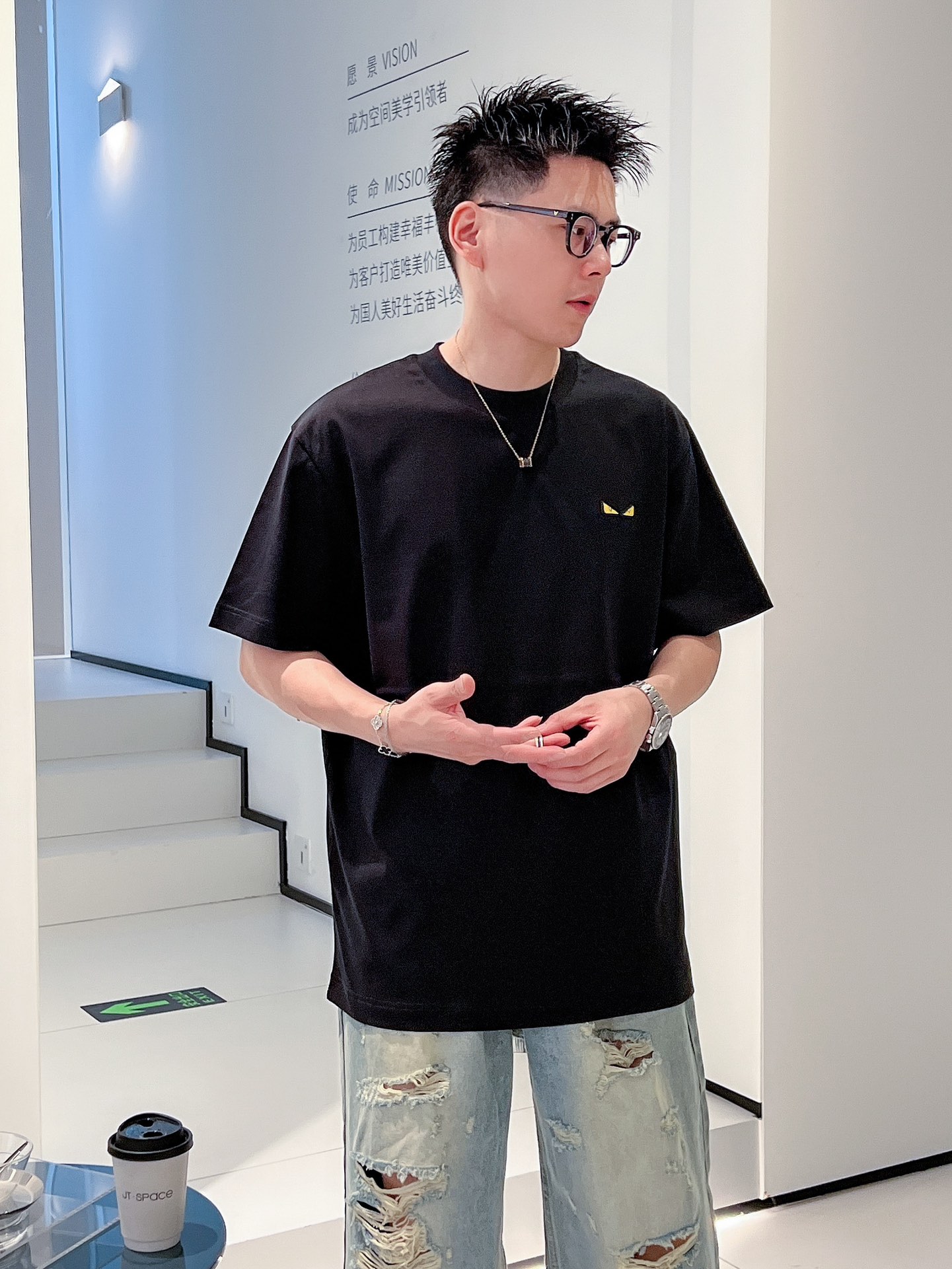 Fend*🆕 25/ss春夏新款棉质圆领短袖T恤 胸前经典小眼睛👀标识 顶级丝光棉面料定制 标准版型黑 