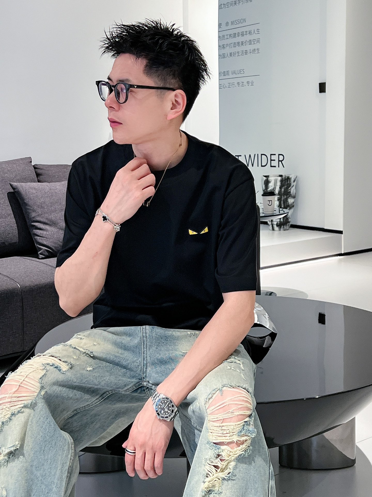 Fend*🆕 25/ss春夏新款棉质圆领短袖T恤 胸前经典小眼睛👀标识 顶级丝光棉面料定制 标准版型黑 