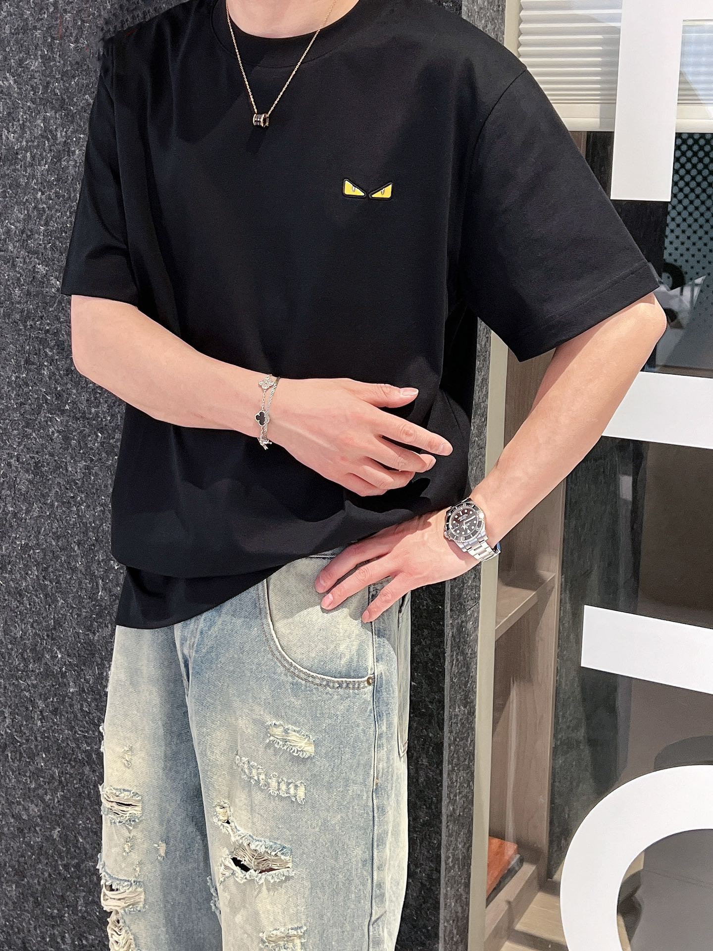 Fend*🆕 25/ss春夏新款棉质圆领短袖T恤 胸前经典小眼睛👀标识 顶级丝光棉面料定制 标准版型黑 