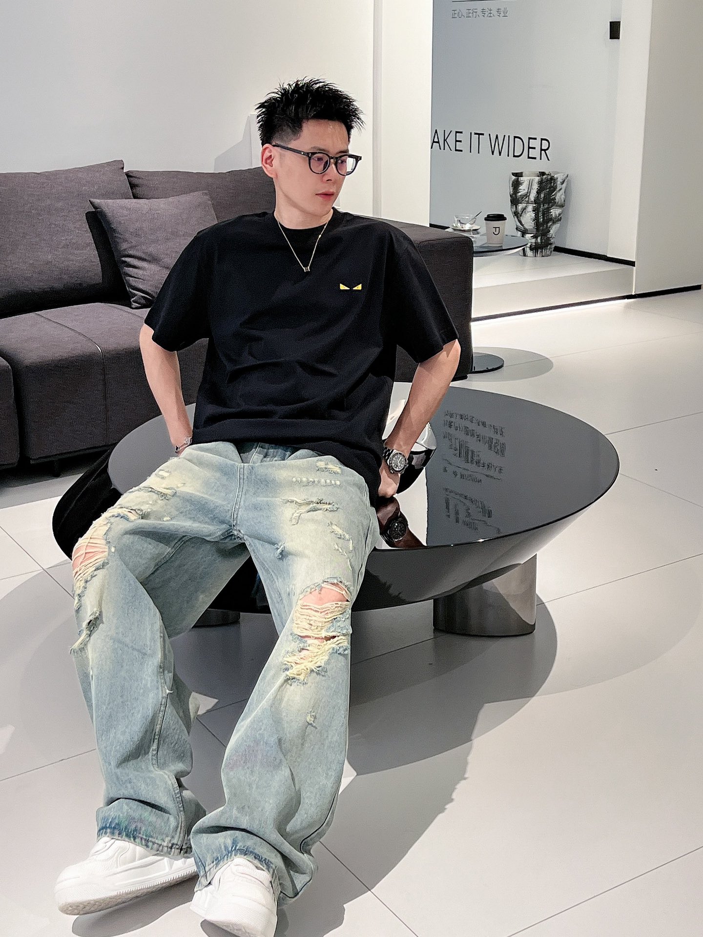 Fend*🆕 25/ss春夏新款棉质圆领短袖T恤 胸前经典小眼睛👀标识 顶级丝光棉面料定制 标准版型黑 