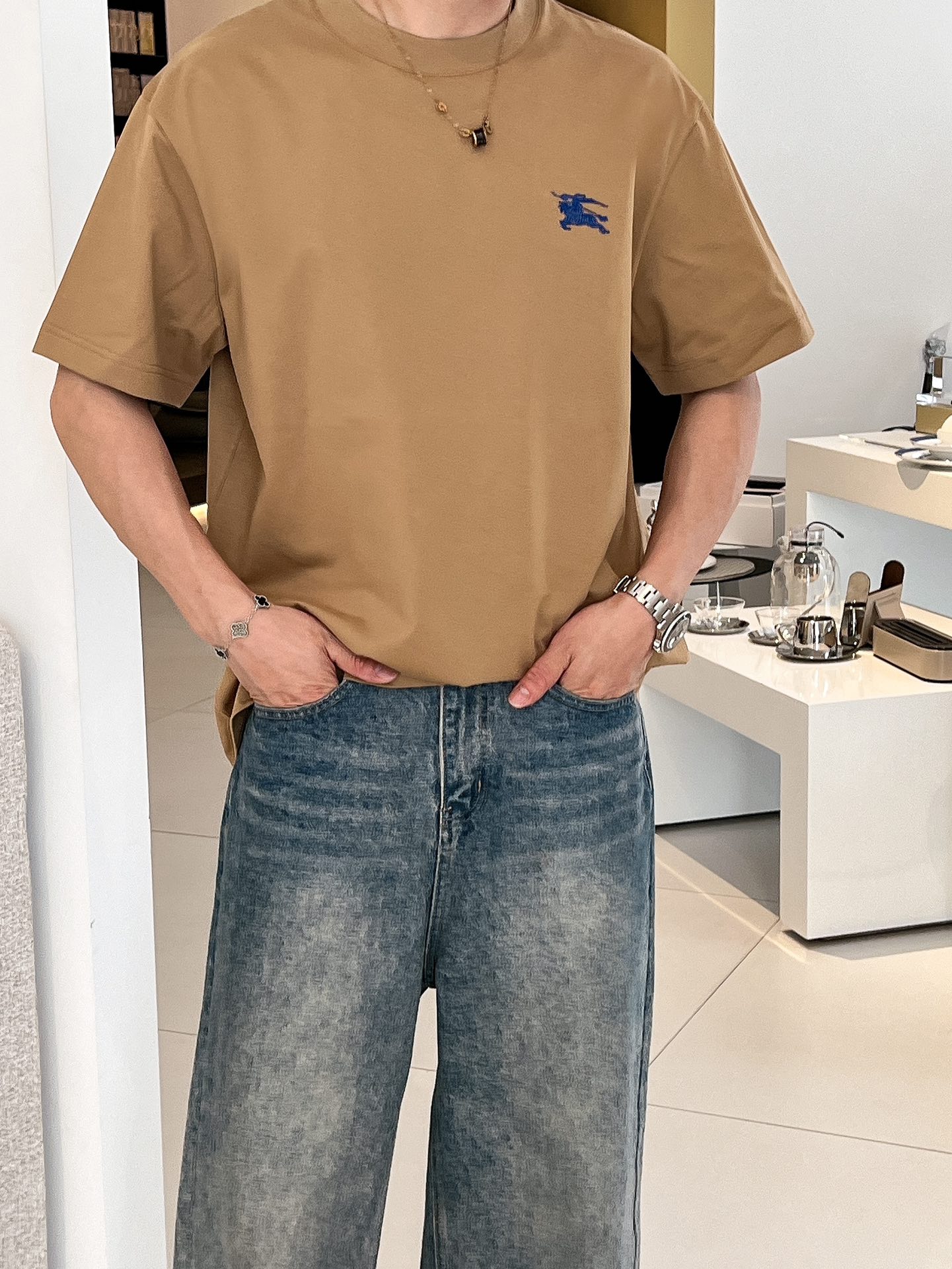 巴宝莉 🔥🔥Ss春夏最新款短袖T恤，手感柔软，穿着舒适，做工精细.上身效果无敌帅气，码数S-2XL