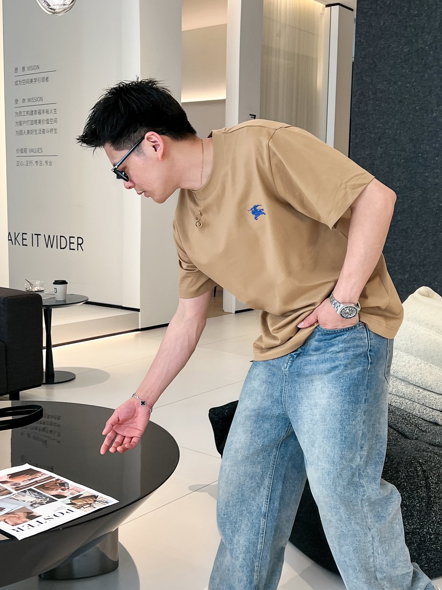 巴宝莉 🔥🔥Ss春夏最新款短袖T恤，手感柔软，穿着舒适，做工精细.上身效果无敌帅气，码数S-2XL