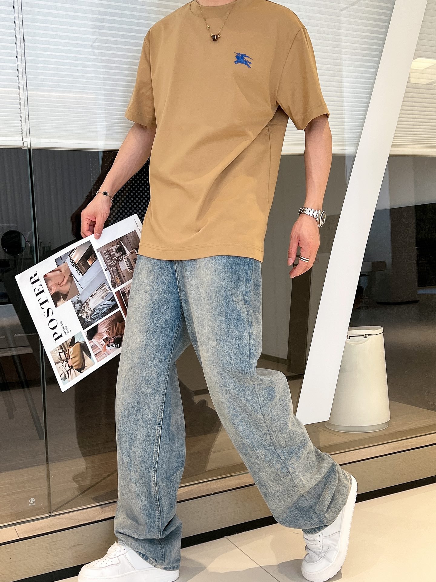 巴宝莉 🔥🔥Ss春夏最新款短袖T恤，手感柔软，穿着舒适，做工精细.上身效果无敌帅气，码数S-2XL