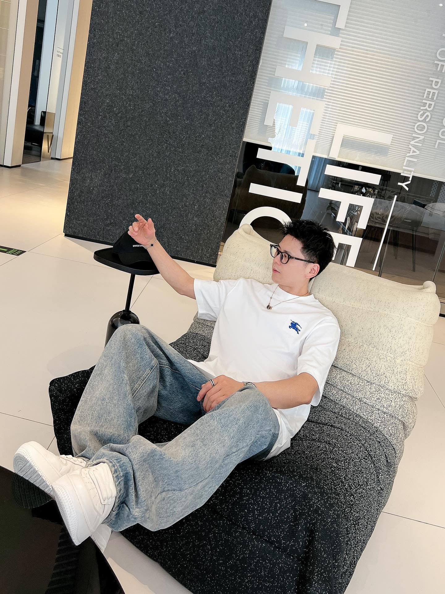 巴宝莉 🔥🔥Ss春夏最新款短袖T恤，手感柔软，穿着舒适，做工精细.上身效果无敌帅气，码数S-2XL