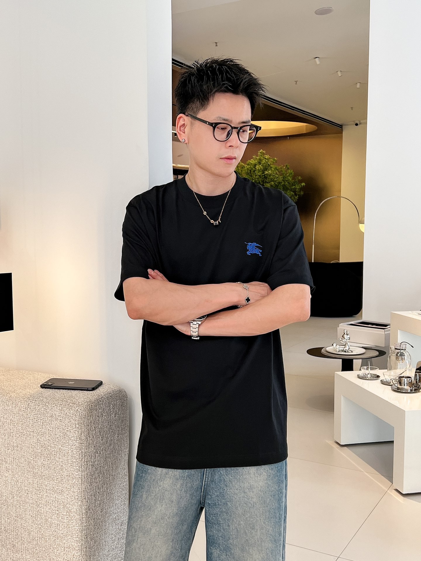 巴宝莉 🔥🔥Ss春夏最新款短袖T恤，手感柔软，穿着舒适，做工精细.上身效果无敌帅气，码数S-2XL