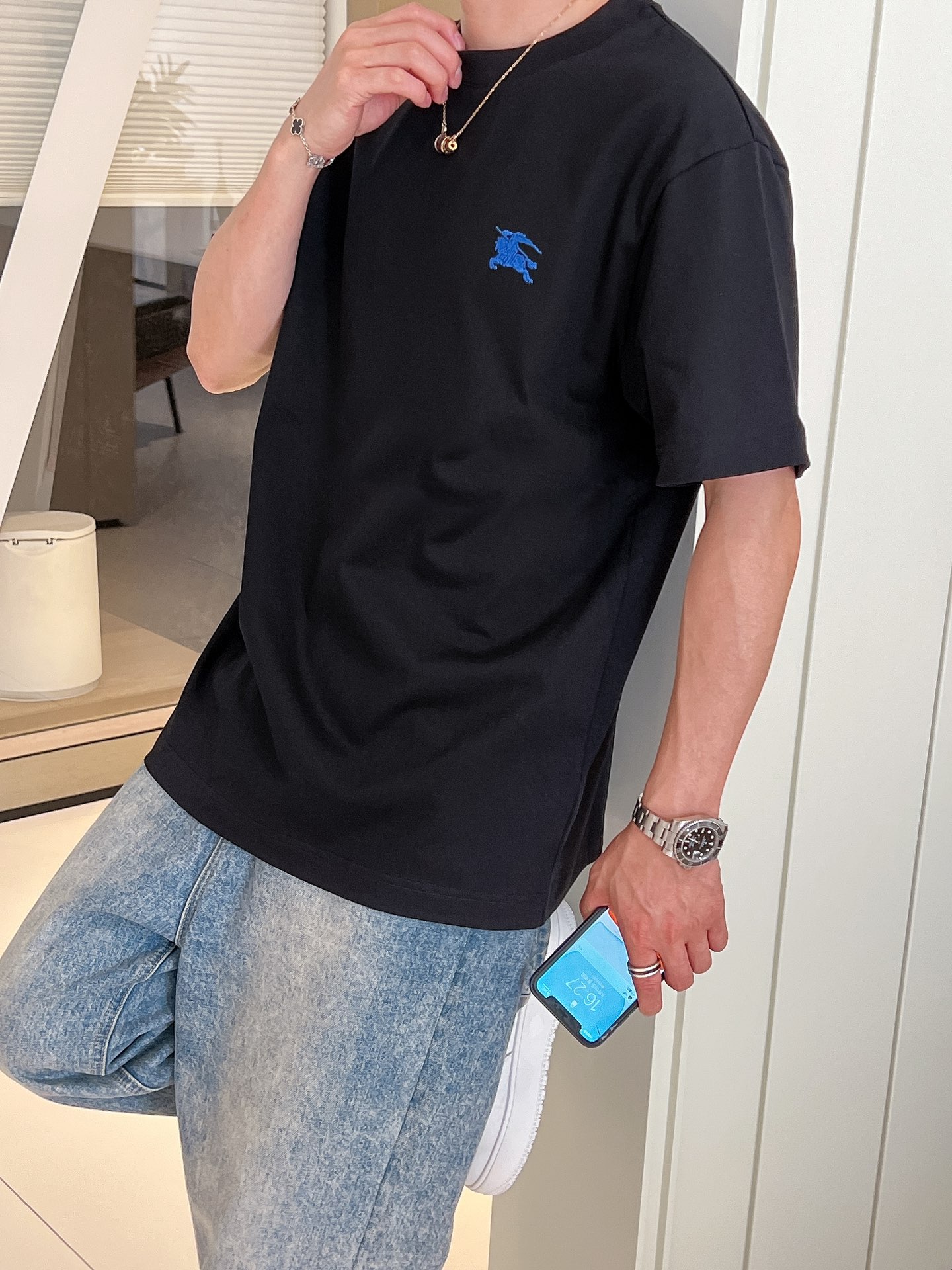 巴宝莉 🔥🔥Ss春夏最新款短袖T恤，手感柔软，穿着舒适，做工精细.上身效果无敌帅气，码数S-2XL