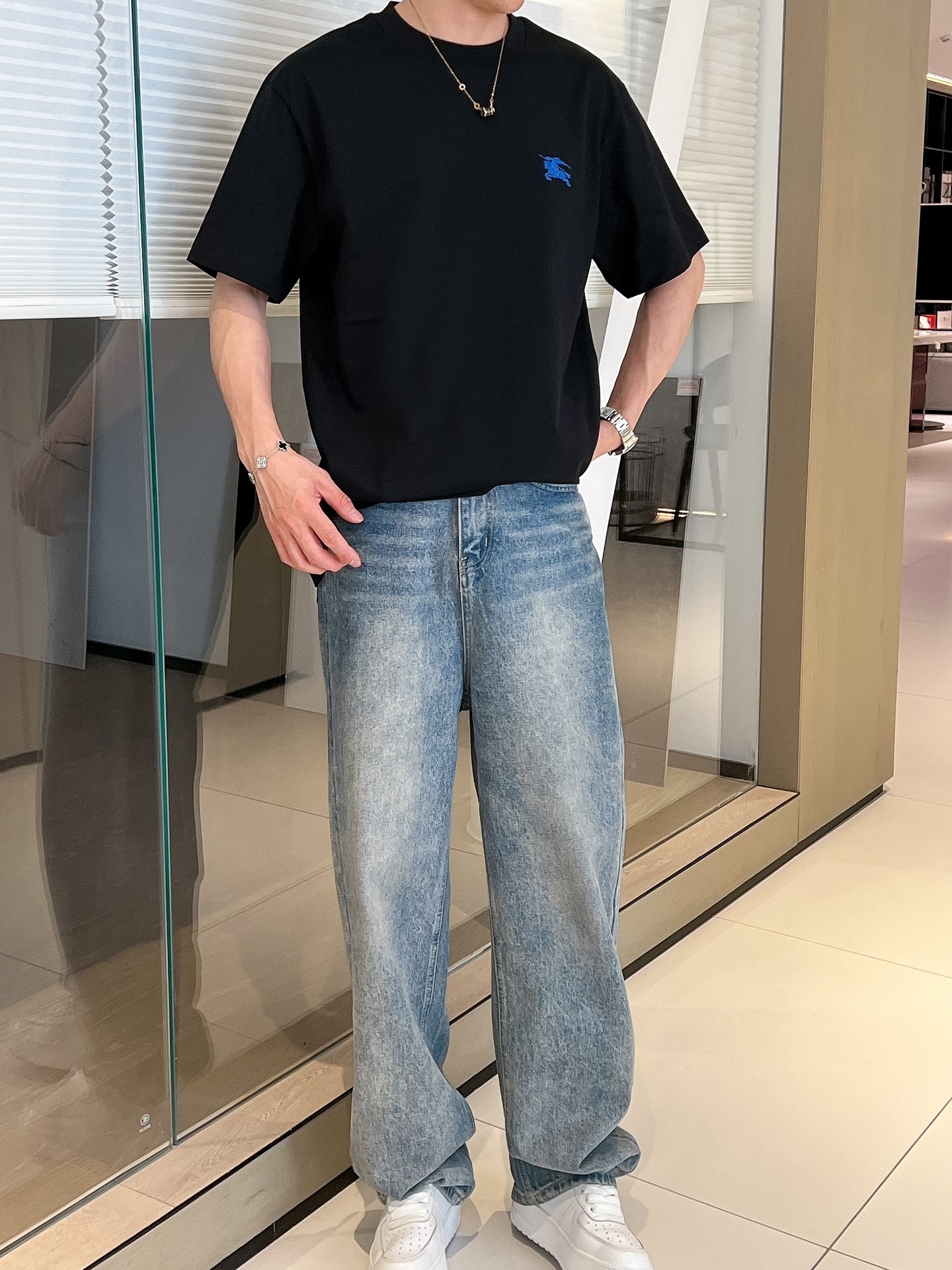 巴宝莉 🔥🔥Ss春夏最新款短袖T恤，手感柔软，穿着舒适，做工精细.上身效果无敌帅气，码数S-2XL