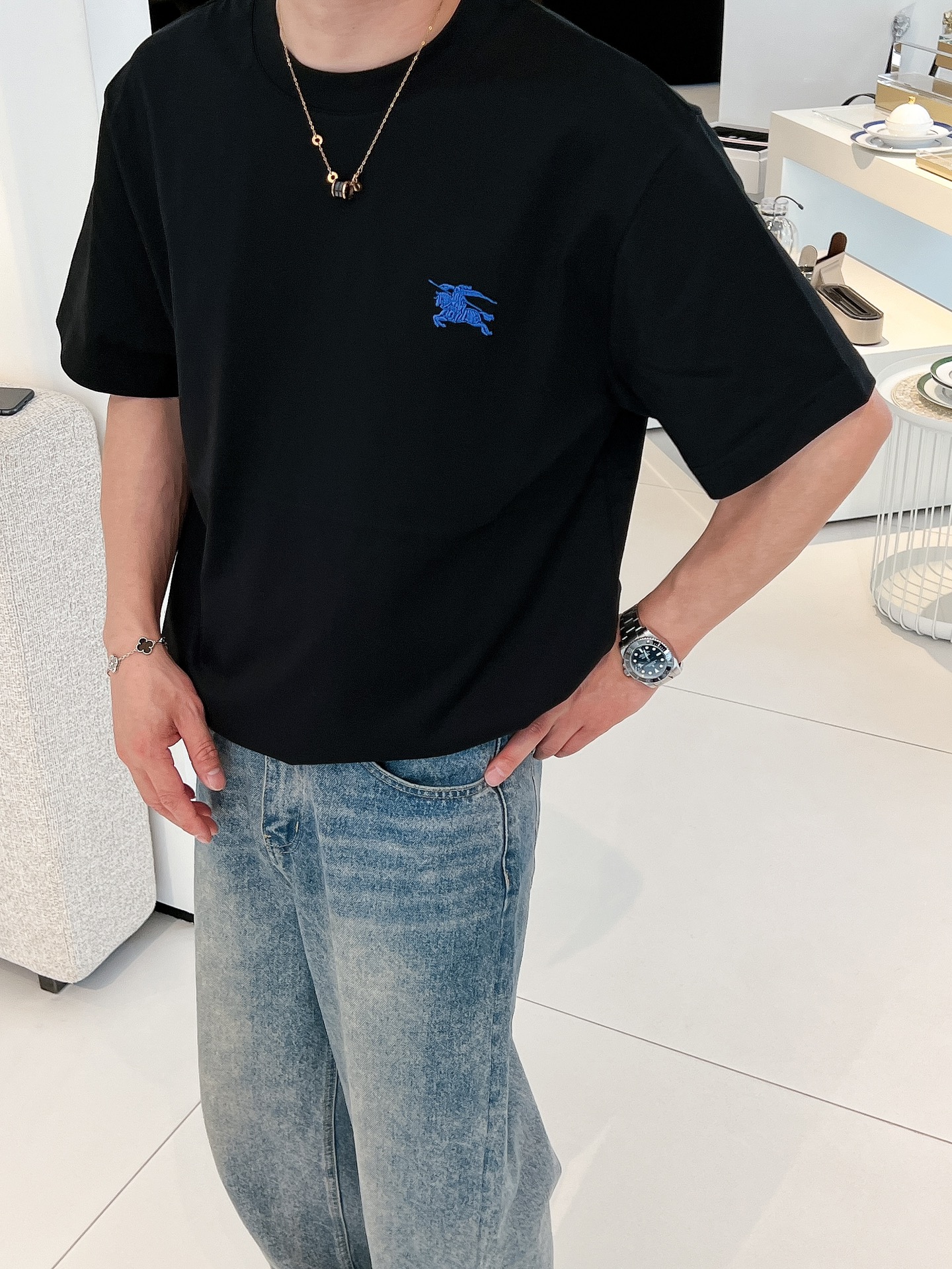 巴宝莉 🔥🔥Ss春夏最新款短袖T恤，手感柔软，穿着舒适，做工精细.上身效果无敌帅气，码数S-2XL