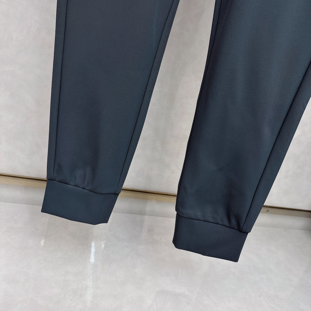 Prada  休闲裤服装 6