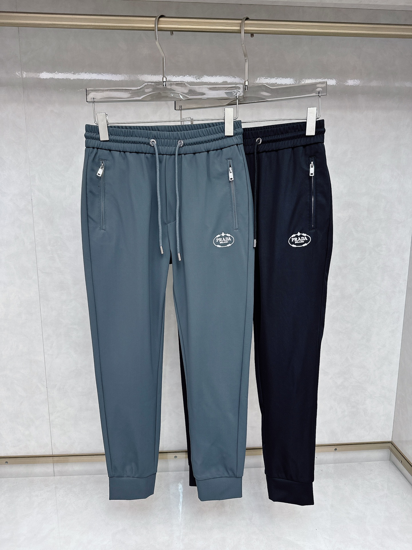 Prada  休闲裤服装 1