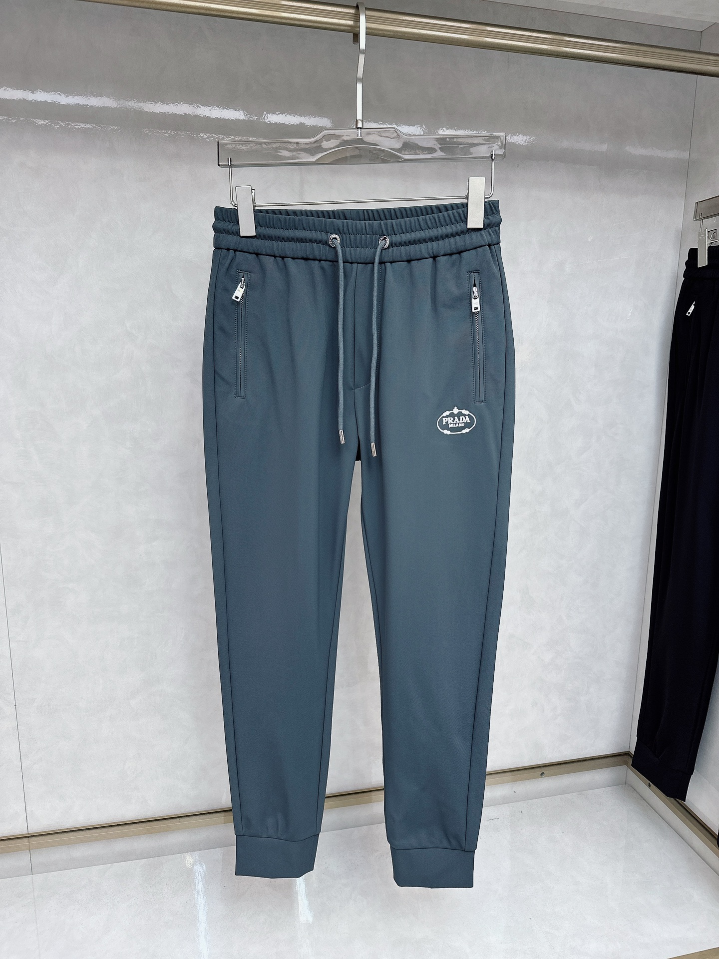 Prada  休闲裤服装 2