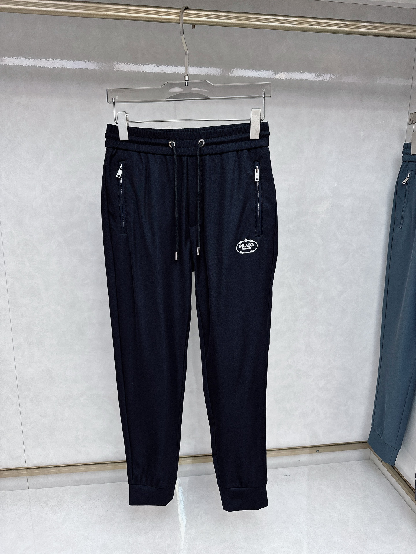 Prada  休闲裤服装 2