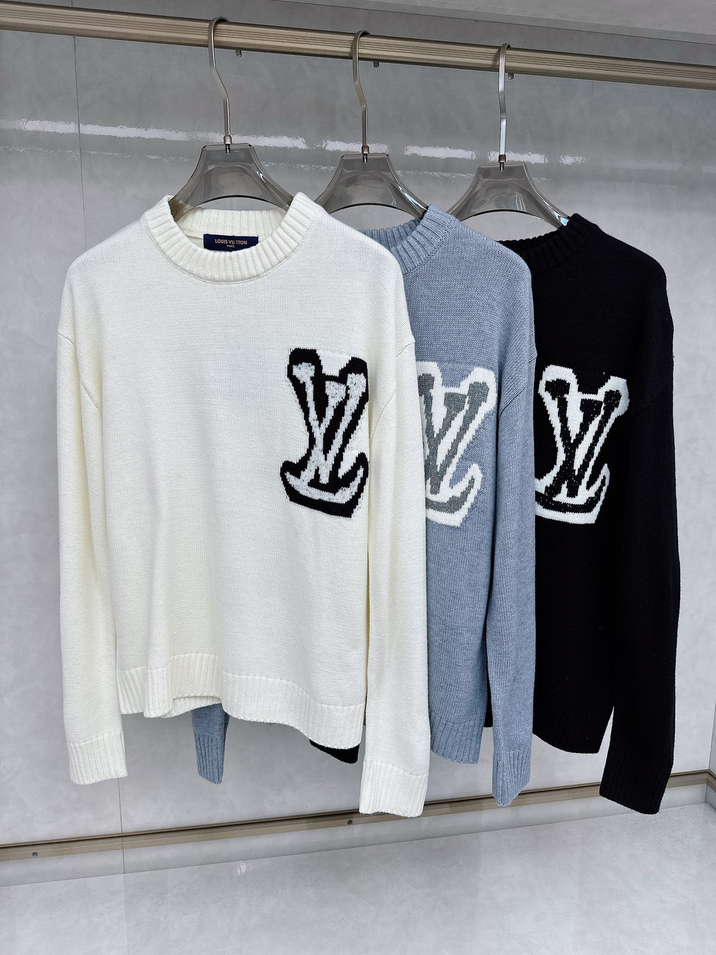 NO:524805,LV sweater 2025 autumn and winter latest series, 1:1 top replica of the counter, full quality!  Thickened style, a must-have item for trendy people!  Old Tie who knows the goods quickly starts, fabric cashmere 10 wool 60 spandex 30 size M~3XL, louis vuitton, sweaters, alexander wang19860909LV 毛衣 2025秋冬最新系列,专柜1:1顶级复刻,全品相！加厚款,潮人必备单品！懂货的老铁赶紧下手,面料羊绒10羊毛60氨纶30 尺码M~3XL,,louis vuitton,sweaters,alexander wang,Men's clothing