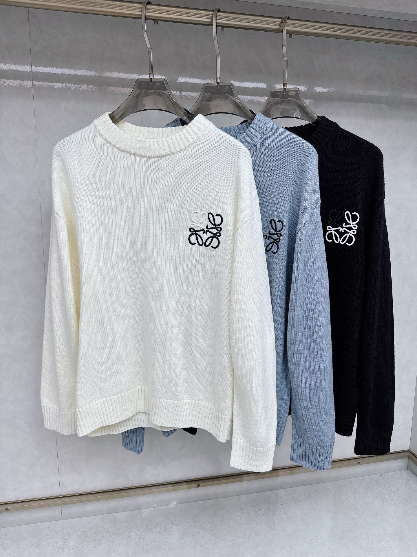 NO:528101,Luo Yiwei Sweater 2025 autumn and winter latest series, 1:1 top replica of the counter, full quality!  Thickened style, a must-have item for trendy people!  Old Tie who knows the goods quickly starts, fabric cashmere 10 wool 60 spandex 30 size M~3XL, loewe, sweaters, alexander wang19860909罗意威 毛衣 2025秋冬最新系列,专柜1:1顶级复刻,全品相！加厚款,潮人必备单品！懂货的老铁赶紧下手,面料羊绒10羊毛60氨纶30 尺码M~3XL,,loewe,sweaters,alexander wang,Men's clothing