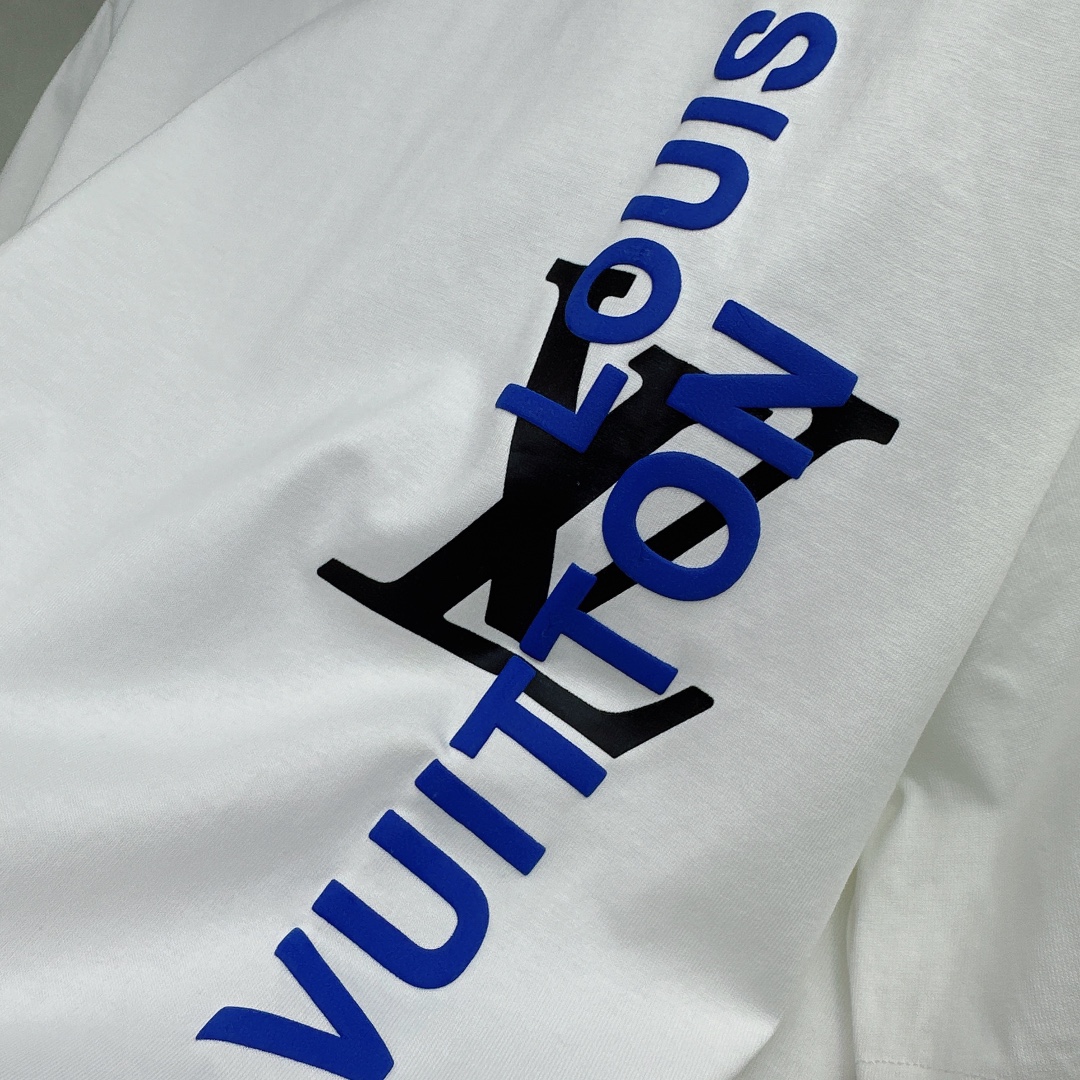  LV 2025ss春夏新款棉质圆领短袖T恤 胸前印花工艺 顶级丝光棉面料定制 标准版型
黑 白 卡其 