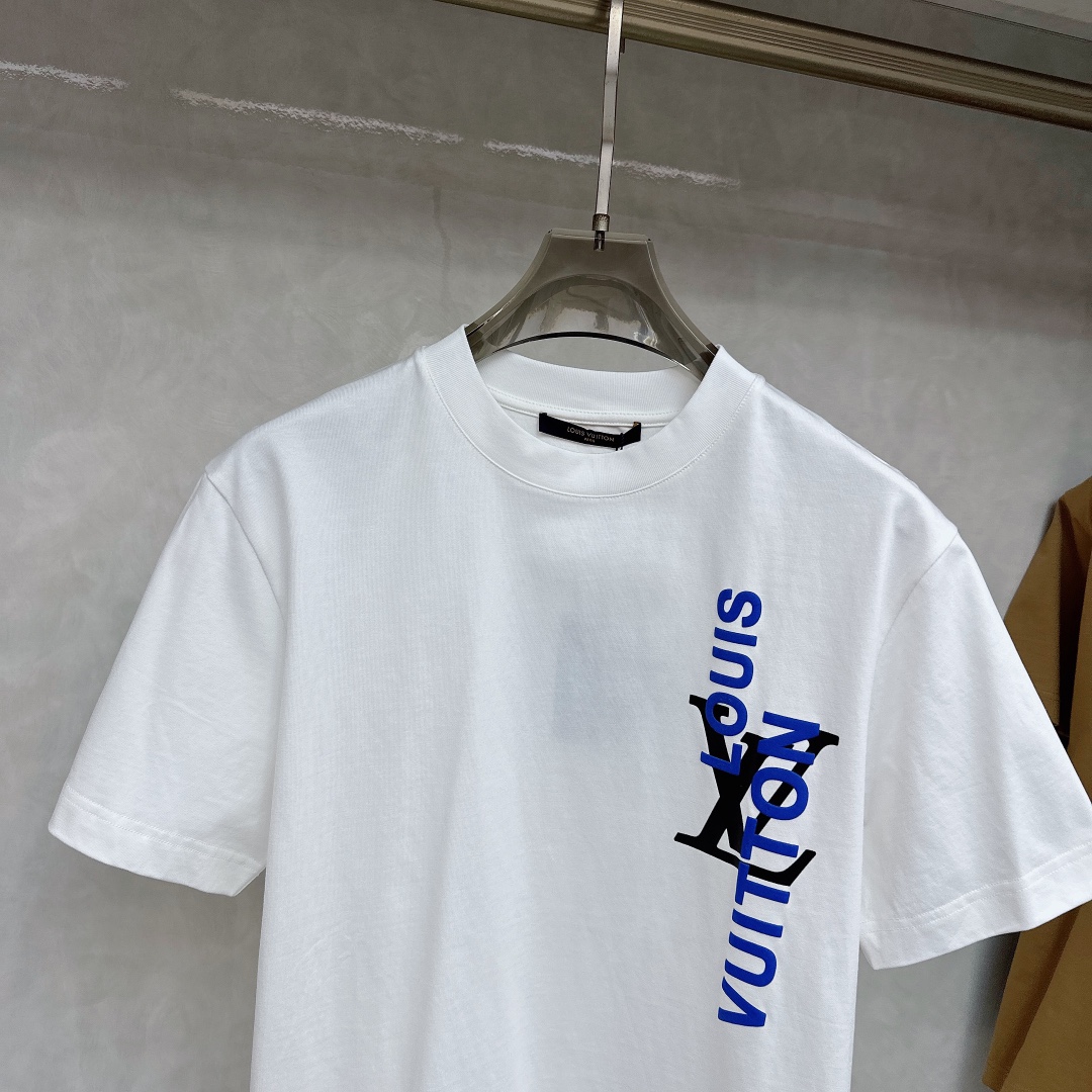  LV 2025ss春夏新款棉质圆领短袖T恤 胸前印花工艺 顶级丝光棉面料定制 标准版型
黑 白 卡其 